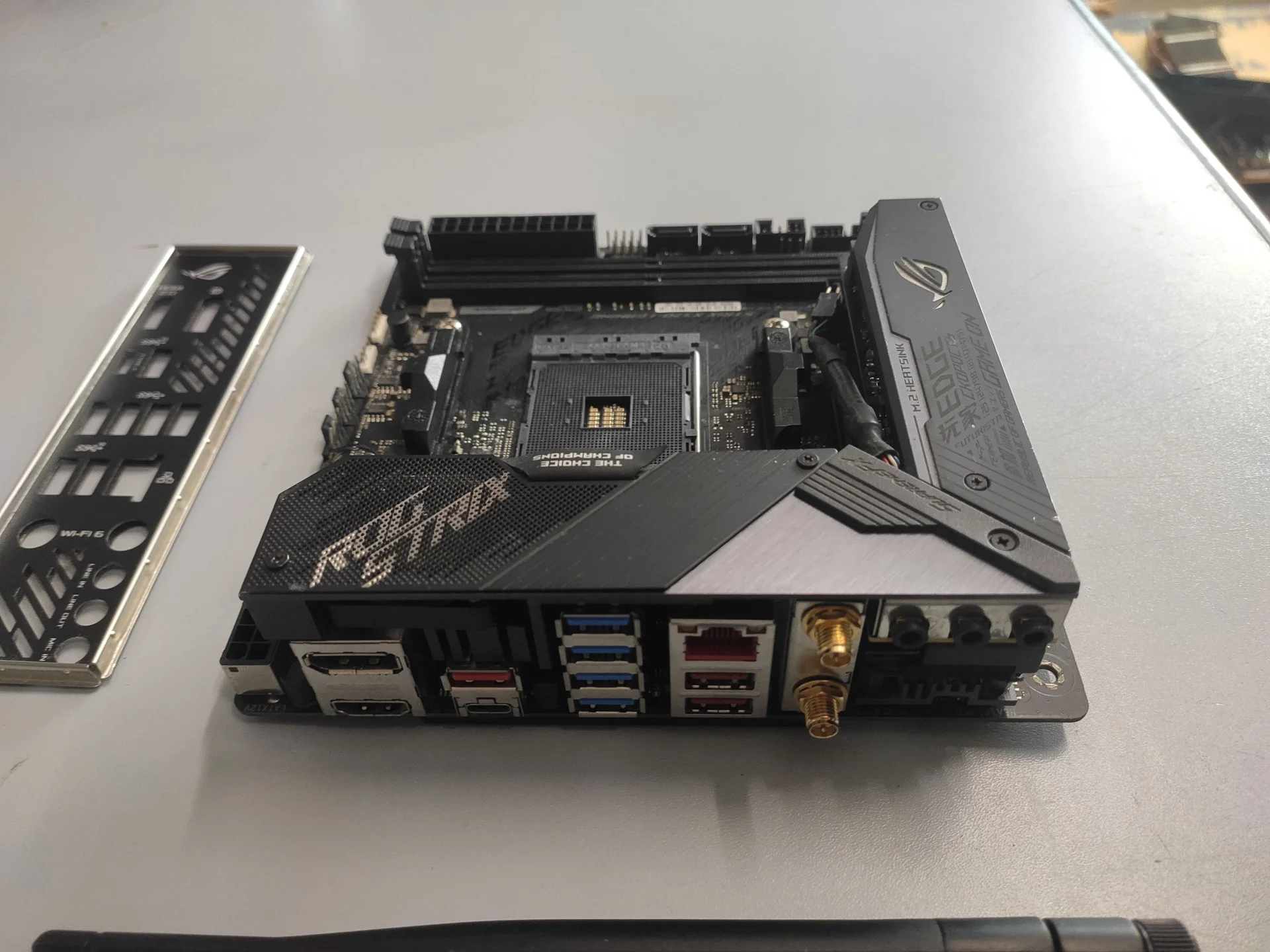 Материнская плата ASUS ROG Strix X570-I Gaming - миниатюра 4