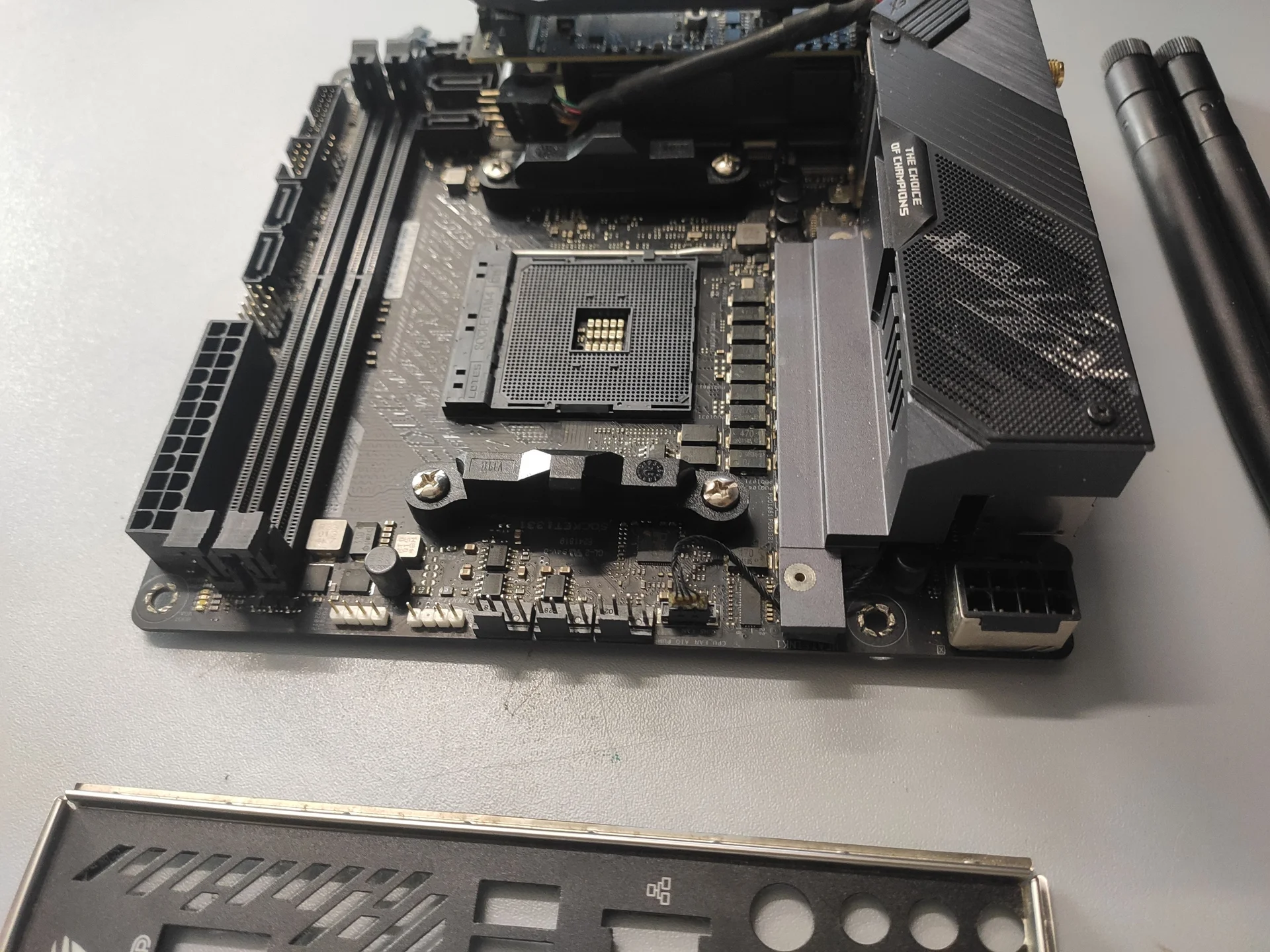 Материнская плата ASUS ROG Strix X570-I Gaming - миниатюра 5