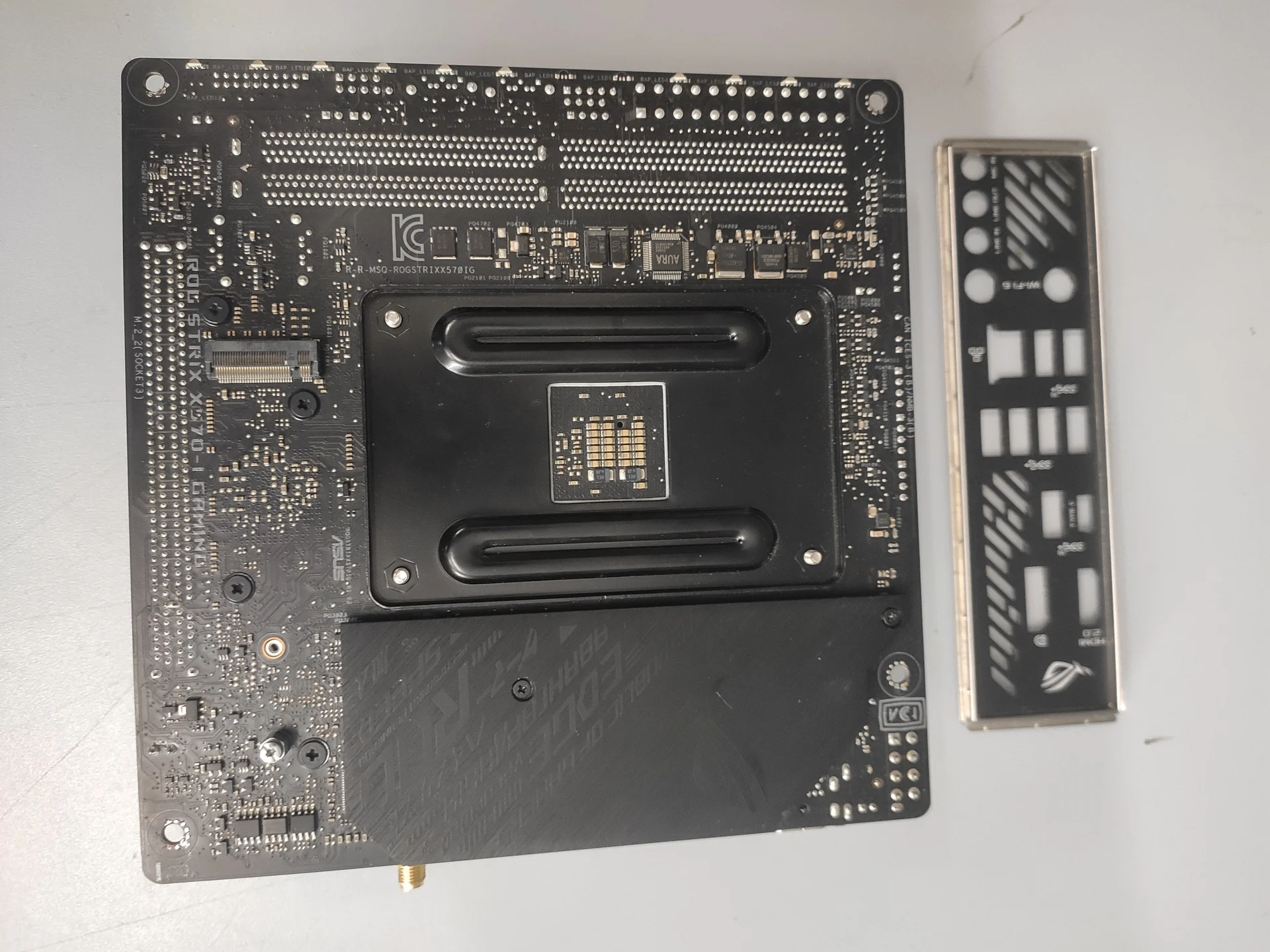 Материнская плата ASUS ROG Strix X570-I Gaming - миниатюра 7