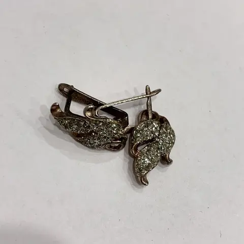 Золотые серьги с листьями