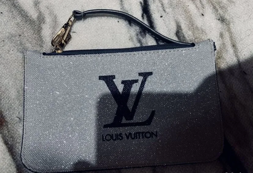 Клатч «Louis Vuitton» («Луи Виттон») - изображение 1