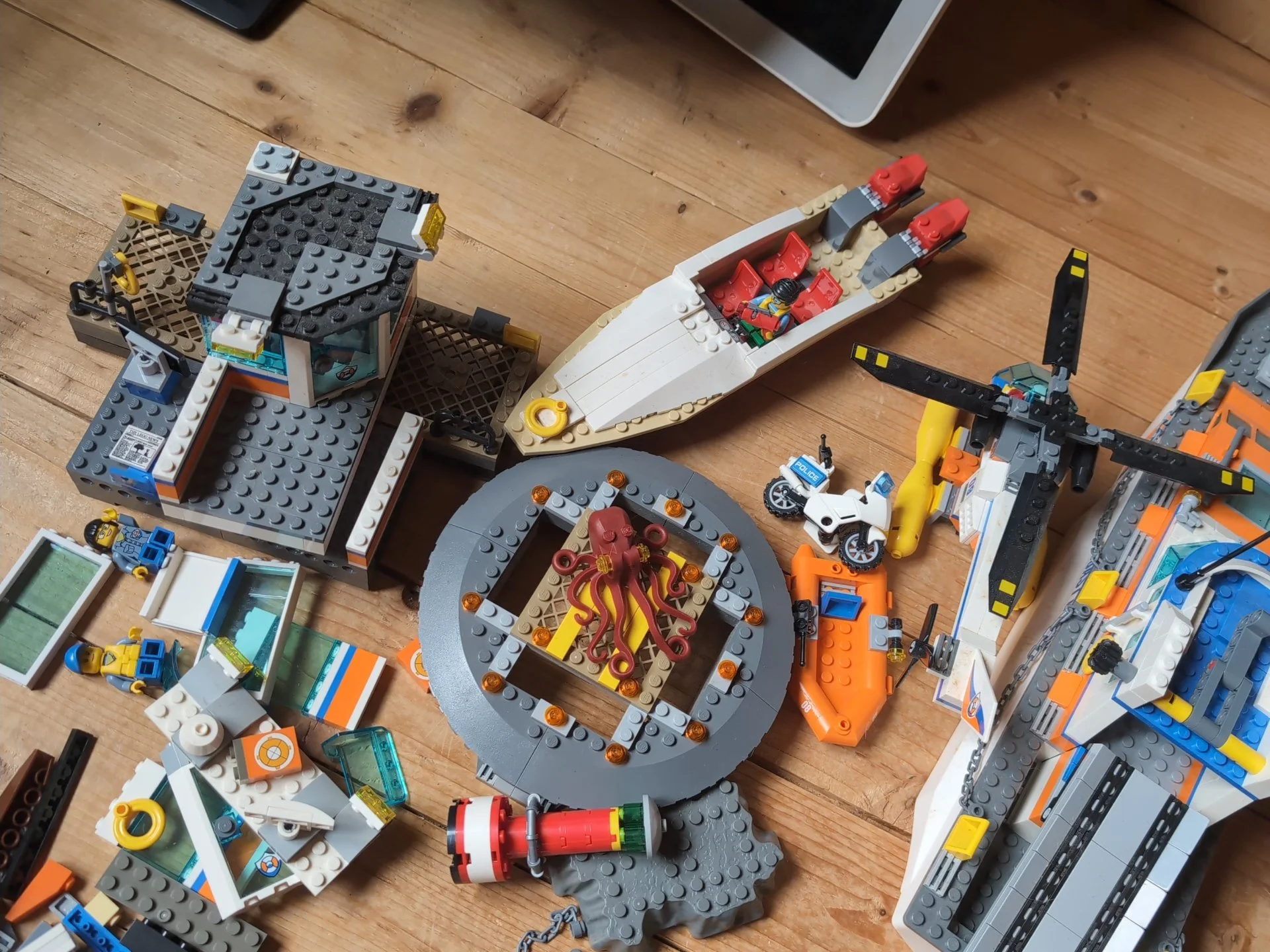 Набор лего Lego City "Береговая охрана" - миниатюра 3