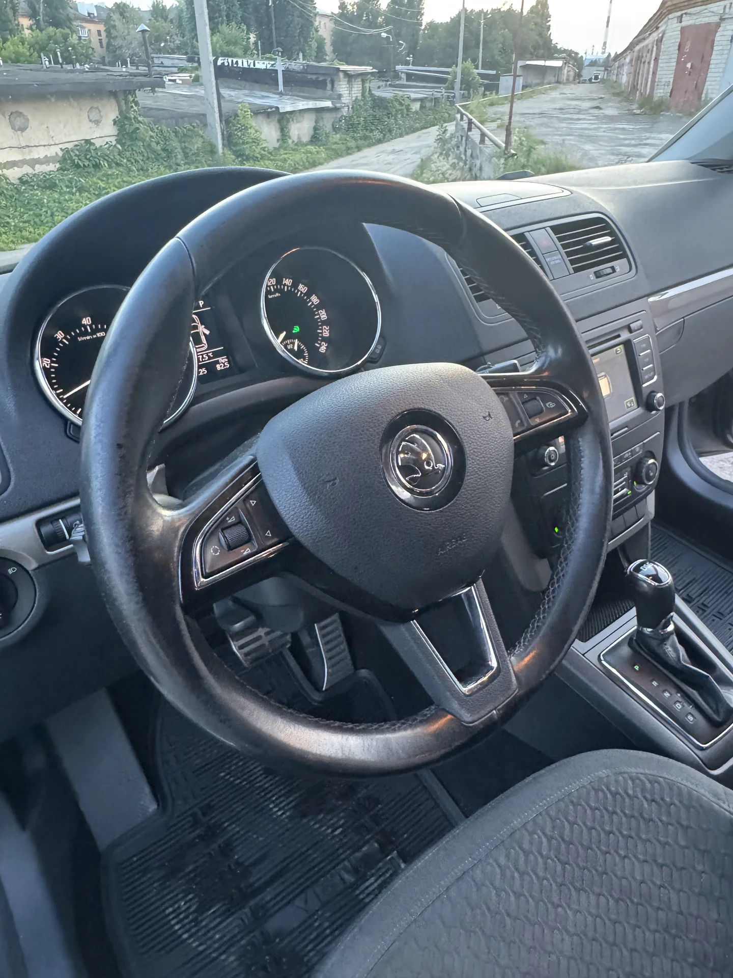 SKODA YETI 2014 год - миниатюра 11