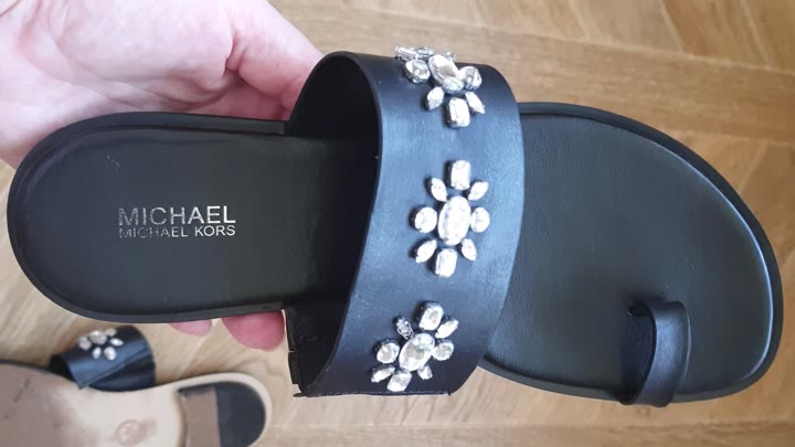 Шлепки Michael Kors - видео 3