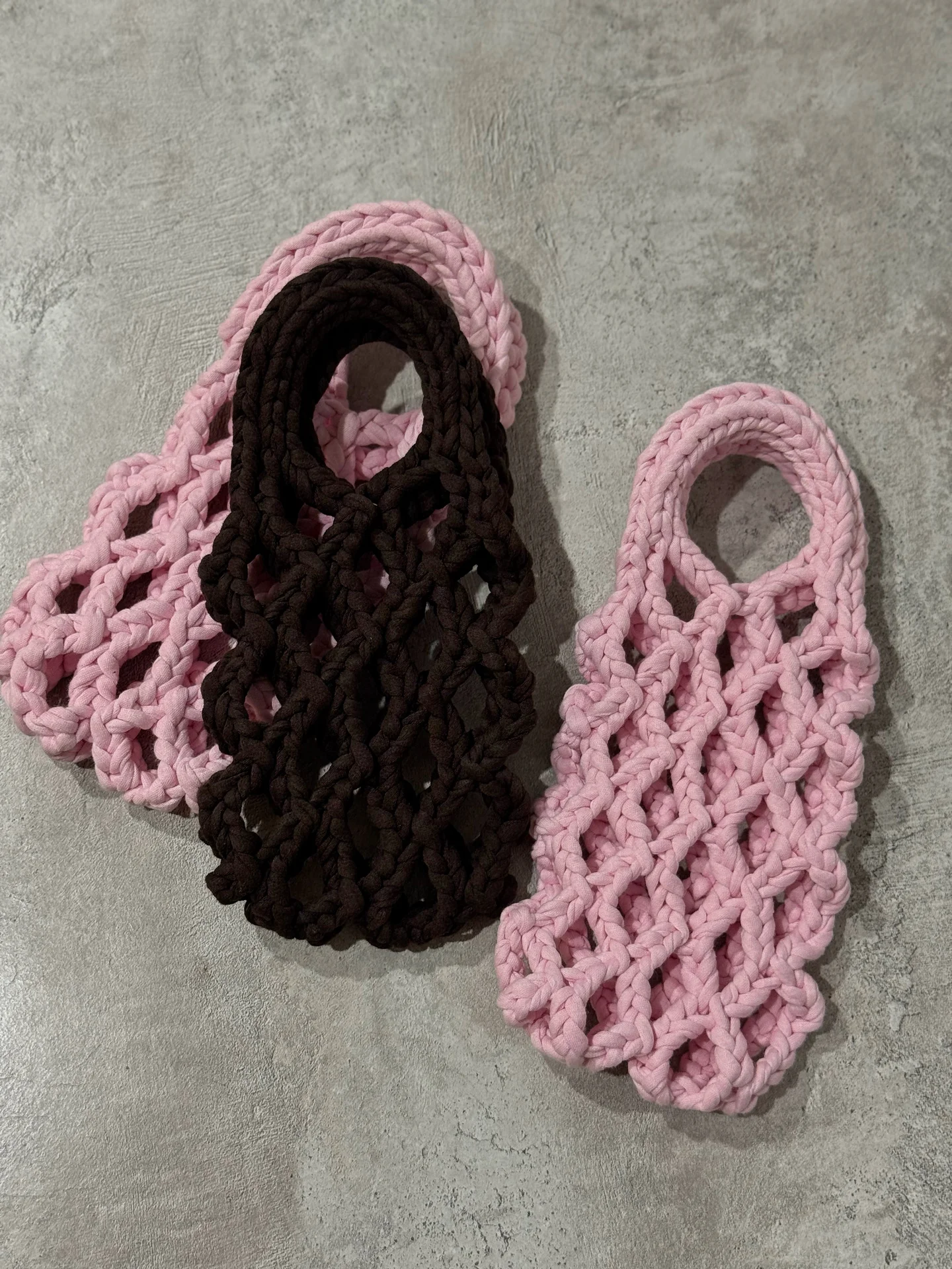 Вязаная авоська для телефона ручной работы🧶 - миниатюра 2