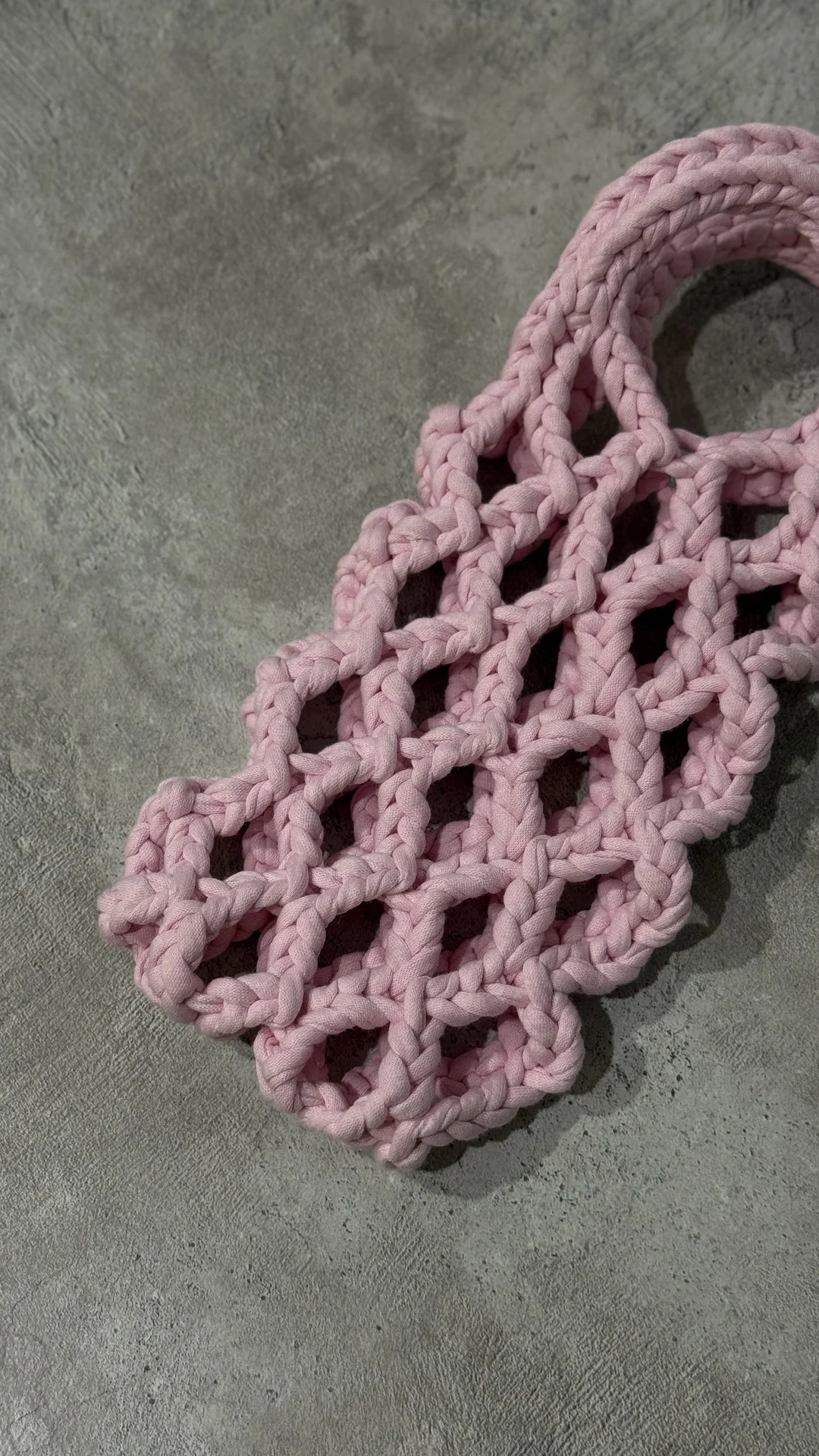 Вязаная авоська для телефона ручной работы🧶 - миниатюра 3