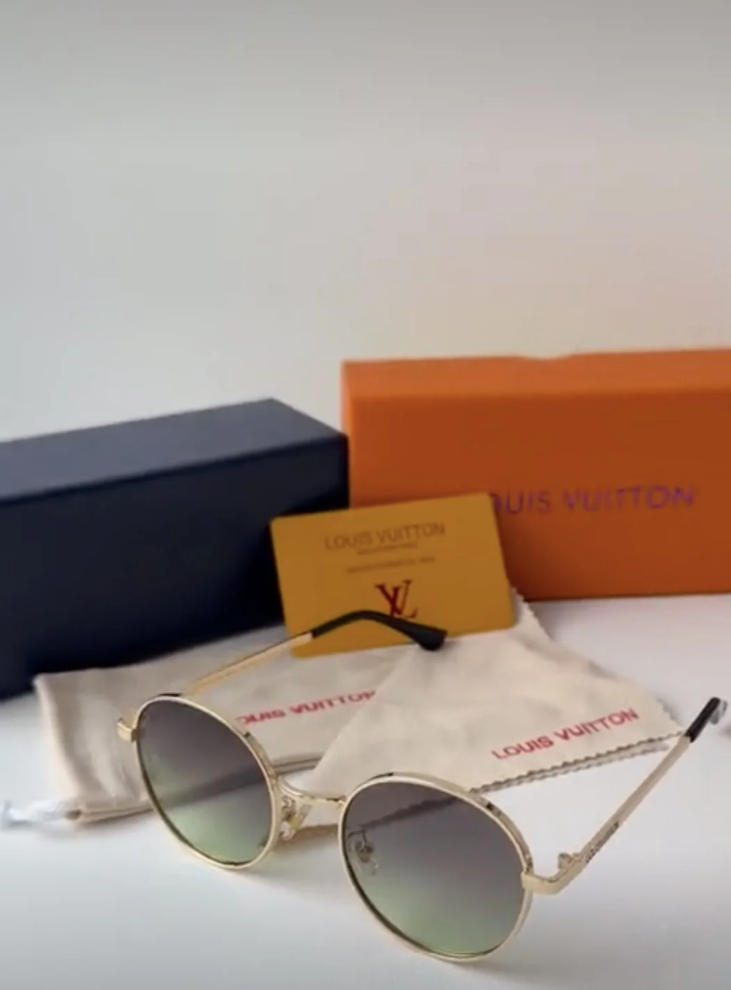 Солнцезащитные очки LV - миниатюра 2