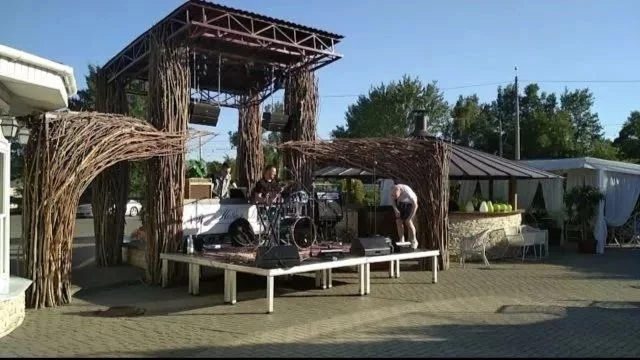 Ресторан на набережной в центре города - миниатюра 6