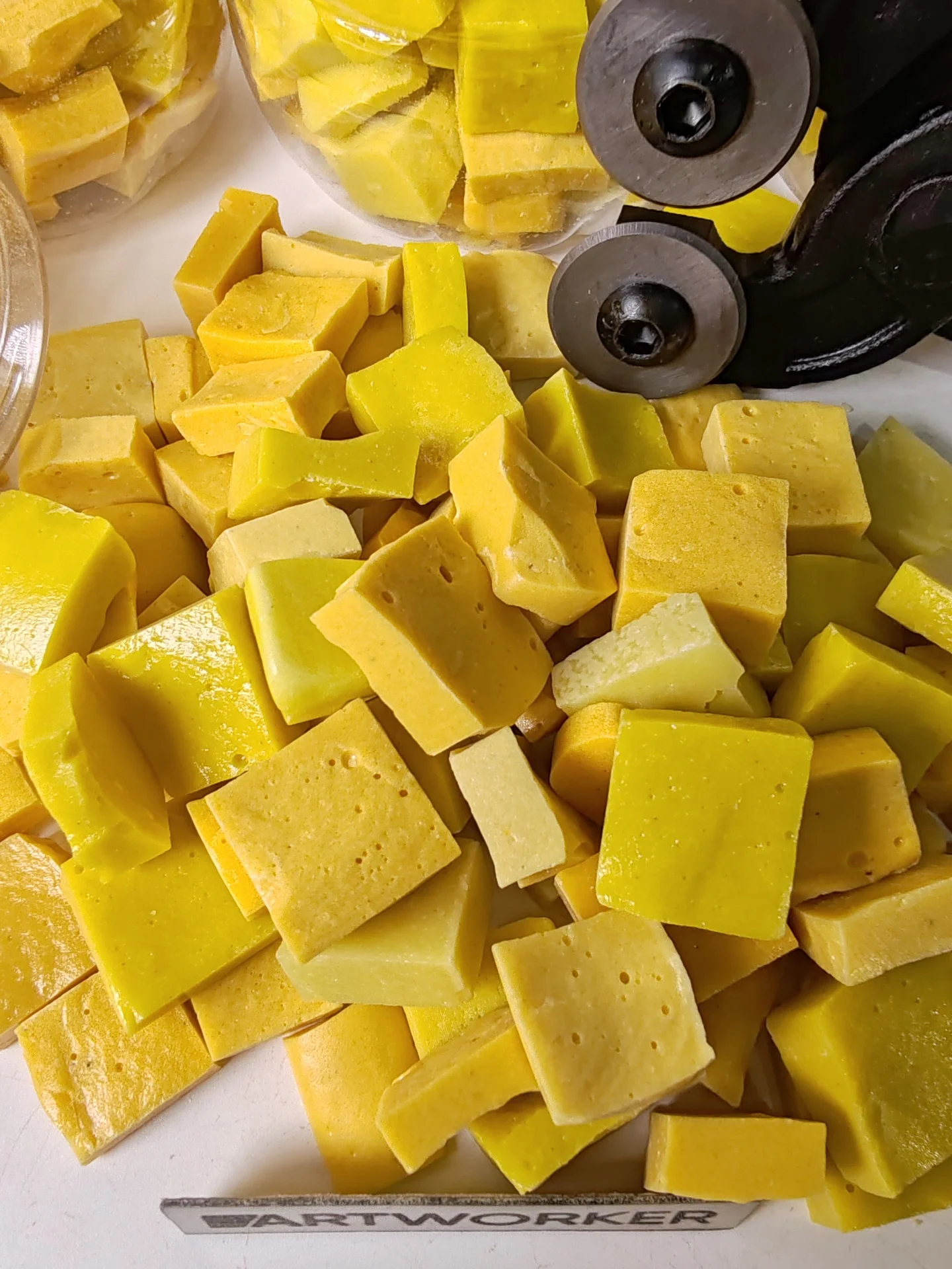 Колотая смальта 15х15 YELLOW - изображение 1