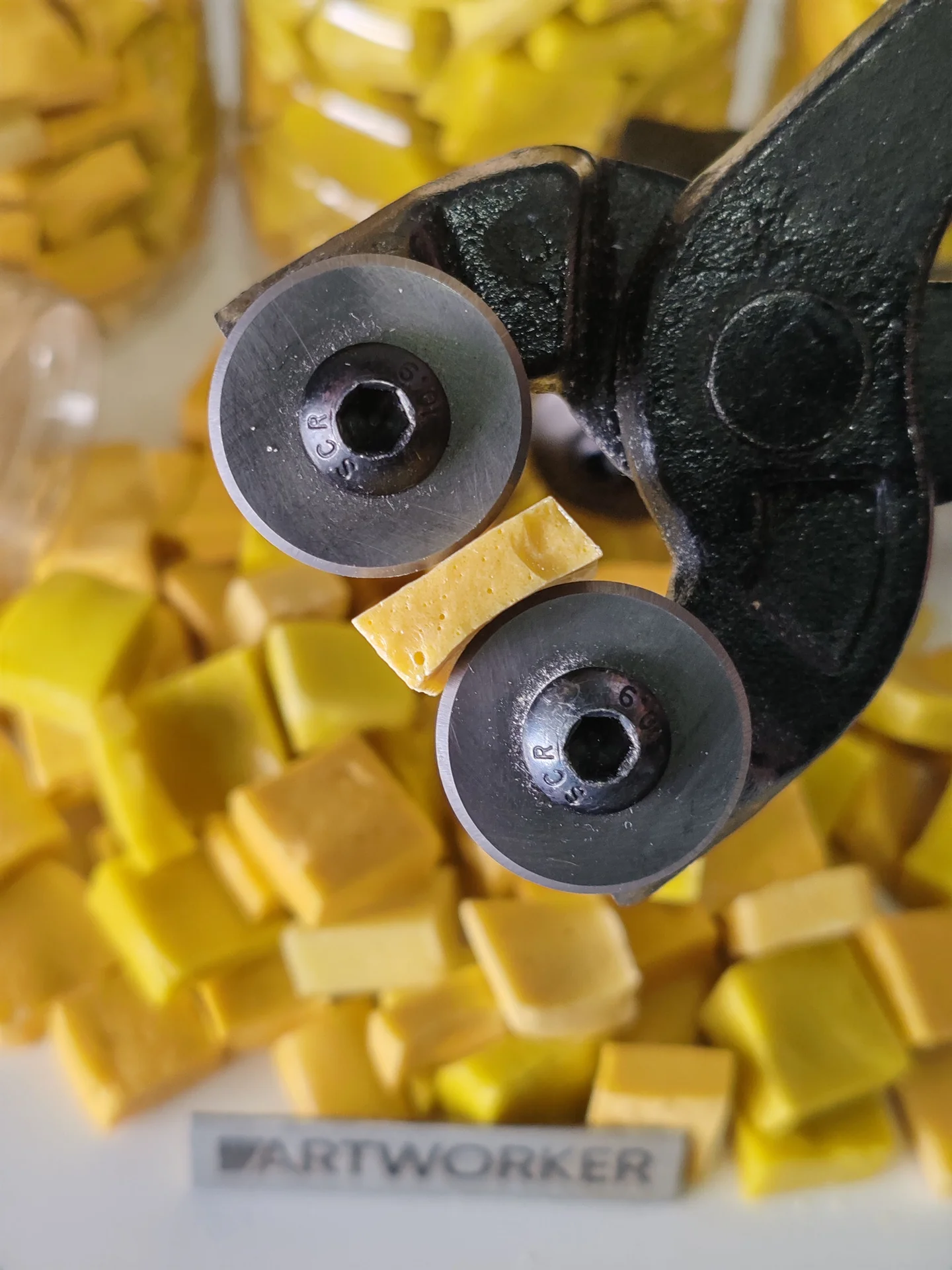 Колотая смальта 15х15 YELLOW - миниатюра 3