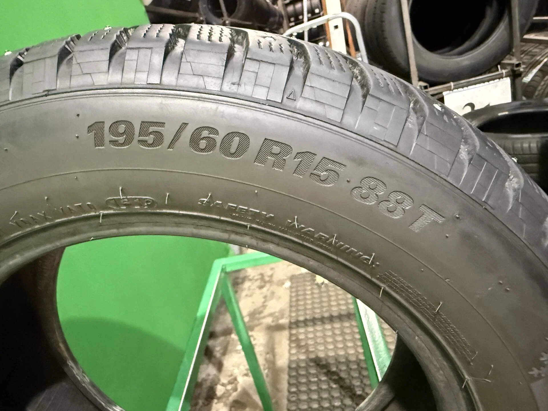 195/60 R15 Kumho WinterCraft ice Wi31+ зимние шипованные - миниатюра 2