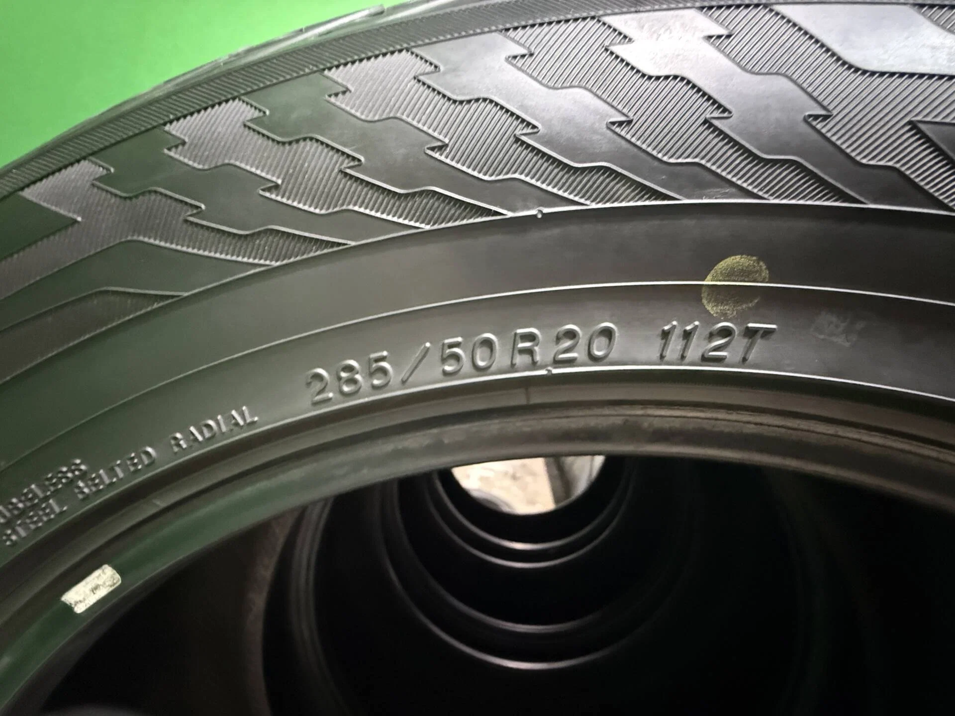 285/50 R20 дюймов Yokohama Ice Guard IG35 зимние шипованные - миниатюра 3
