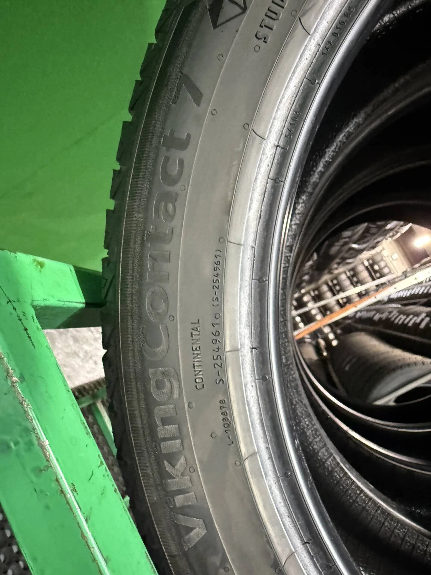 255/45 R20 дюймов Continental ContiVikingContact 7 SUV зимние нешипованные - миниатюра 3
