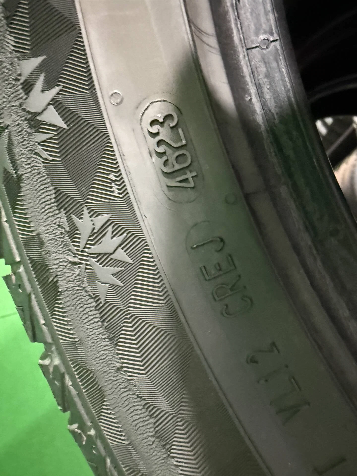 255/45 R20 дюймов Continental ContiVikingContact 7 SUV зимние нешипованные - миниатюра 5
