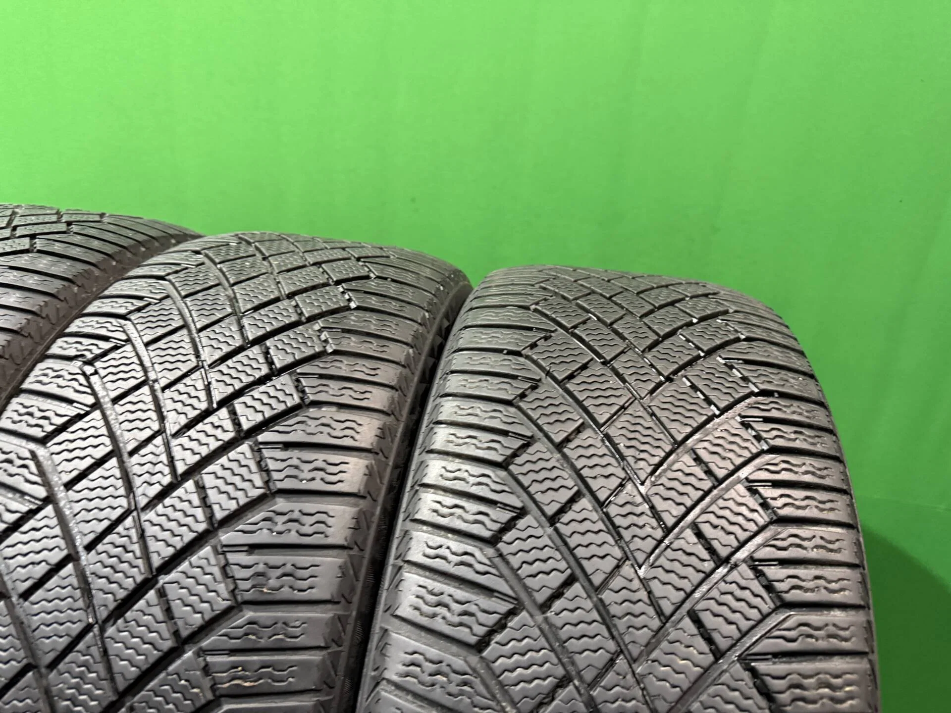 255/45 R20 дюймов Continental ContiVikingContact 7 SUV зимние нешипованные - миниатюра 8