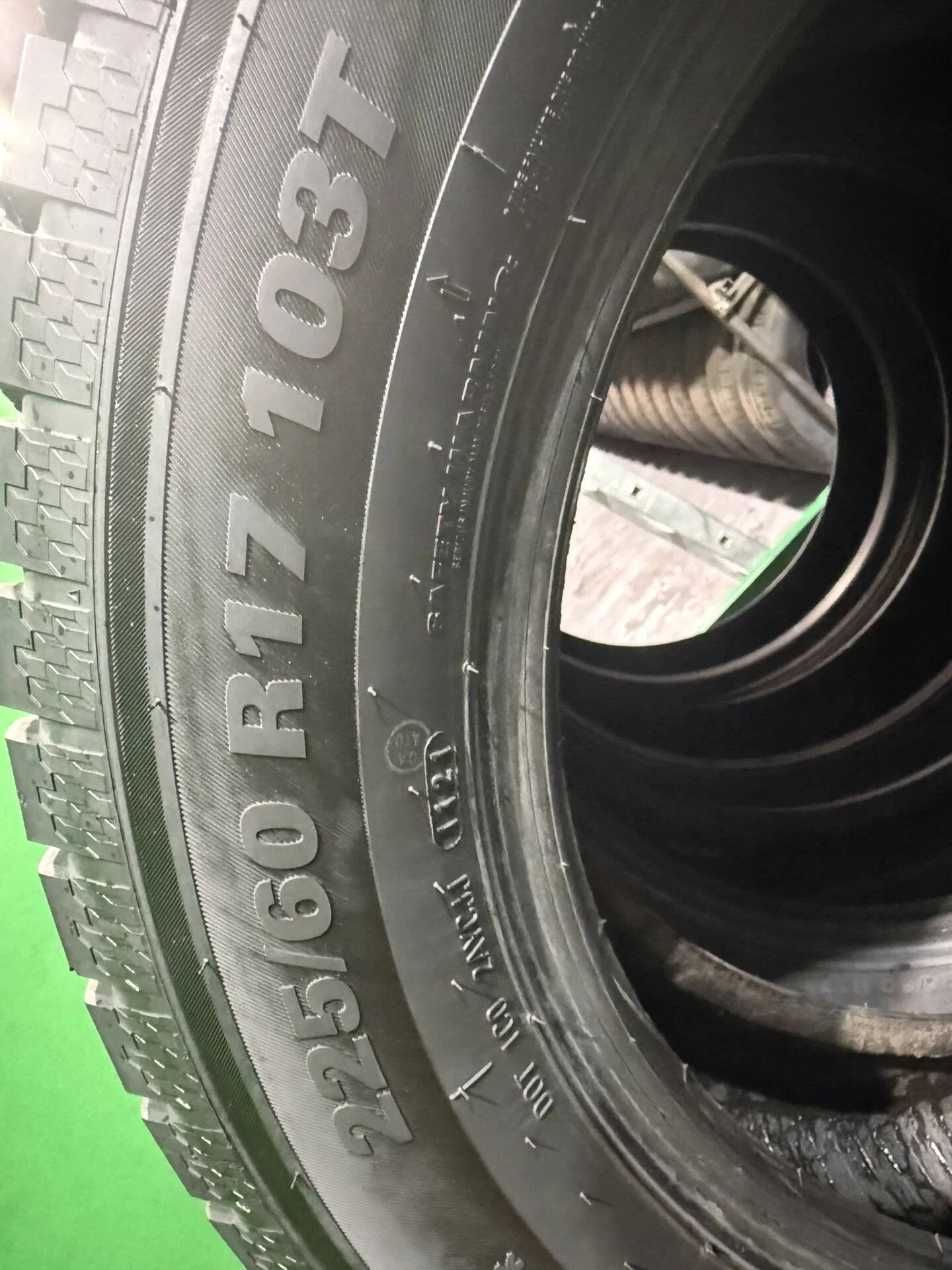 225/60 R17 дюймов Kumho WinterCraft SUV Ice WS51 зимние нешипованные - миниатюра 2