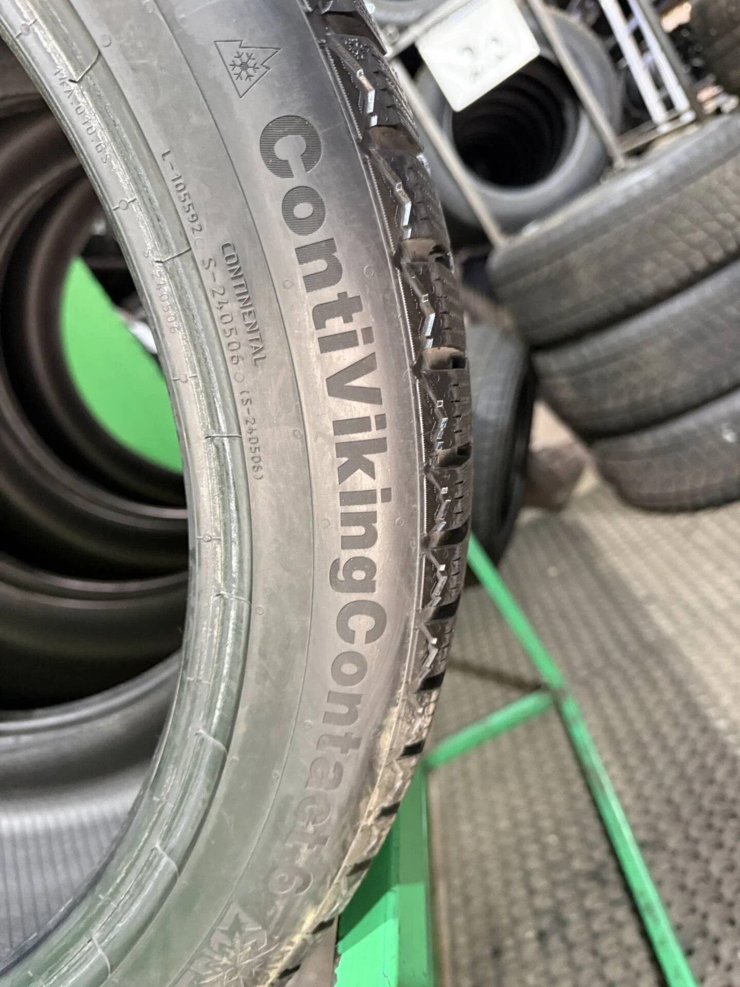 275/40 R21 дюймов Continental ContiVikingContact 6 SUV зимние нешипованные - миниатюра 5