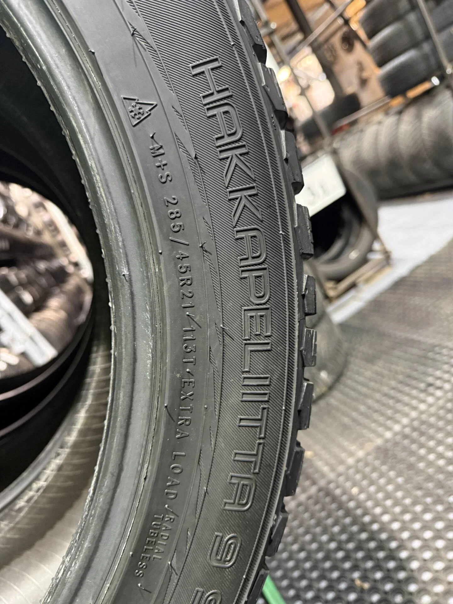 285/45 R21 дюймов Nokian Tyres Hakkapeliitta 9 SUV зимние шипованные - миниатюра 2