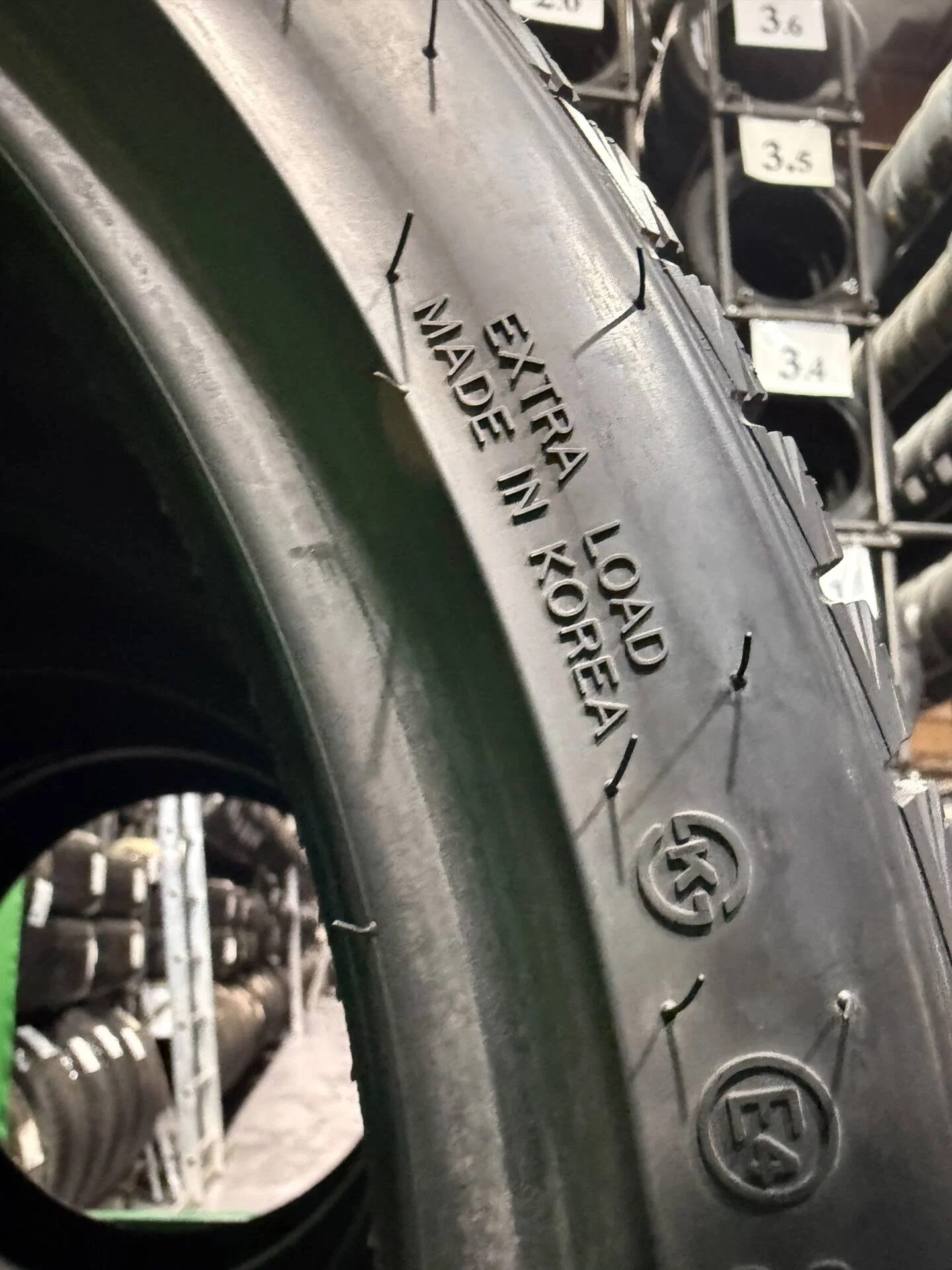 255/35 R19 дюймов Hankook Winter I'Cept iZ 2 W616 зимние нешипованные - миниатюра 4