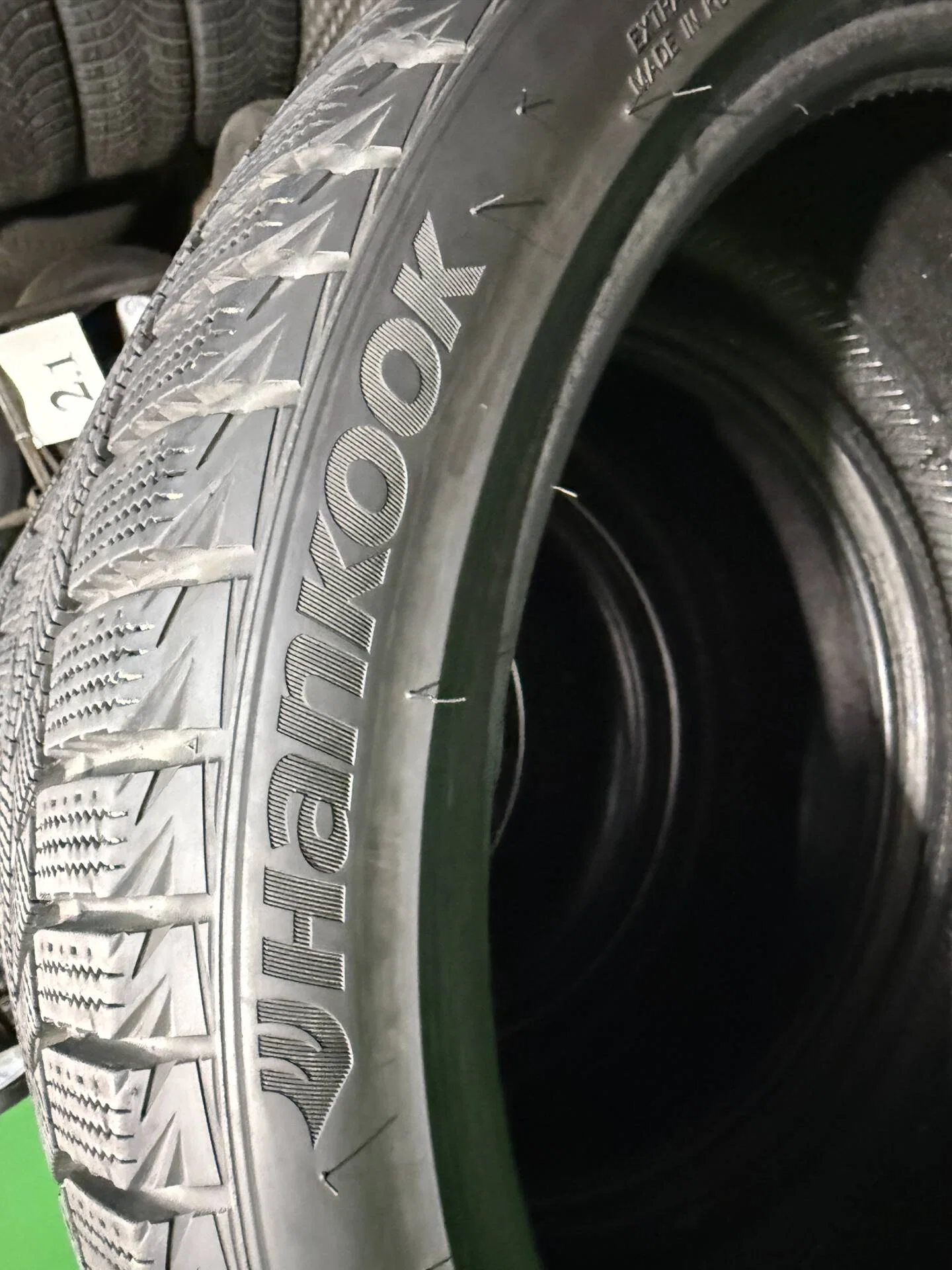 255/35 R19 дюймов Hankook Winter I'Cept iZ 2 W616 зимние нешипованные - миниатюра 6
