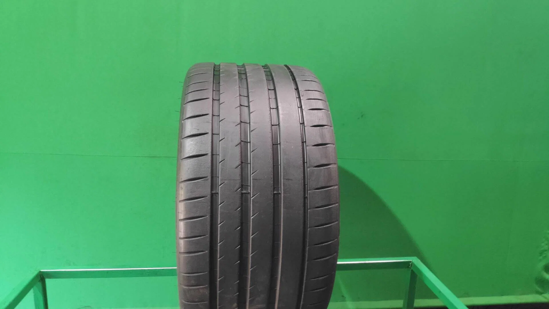 Michelin Pilot Sport 4 325/30 R21 - изображение 1