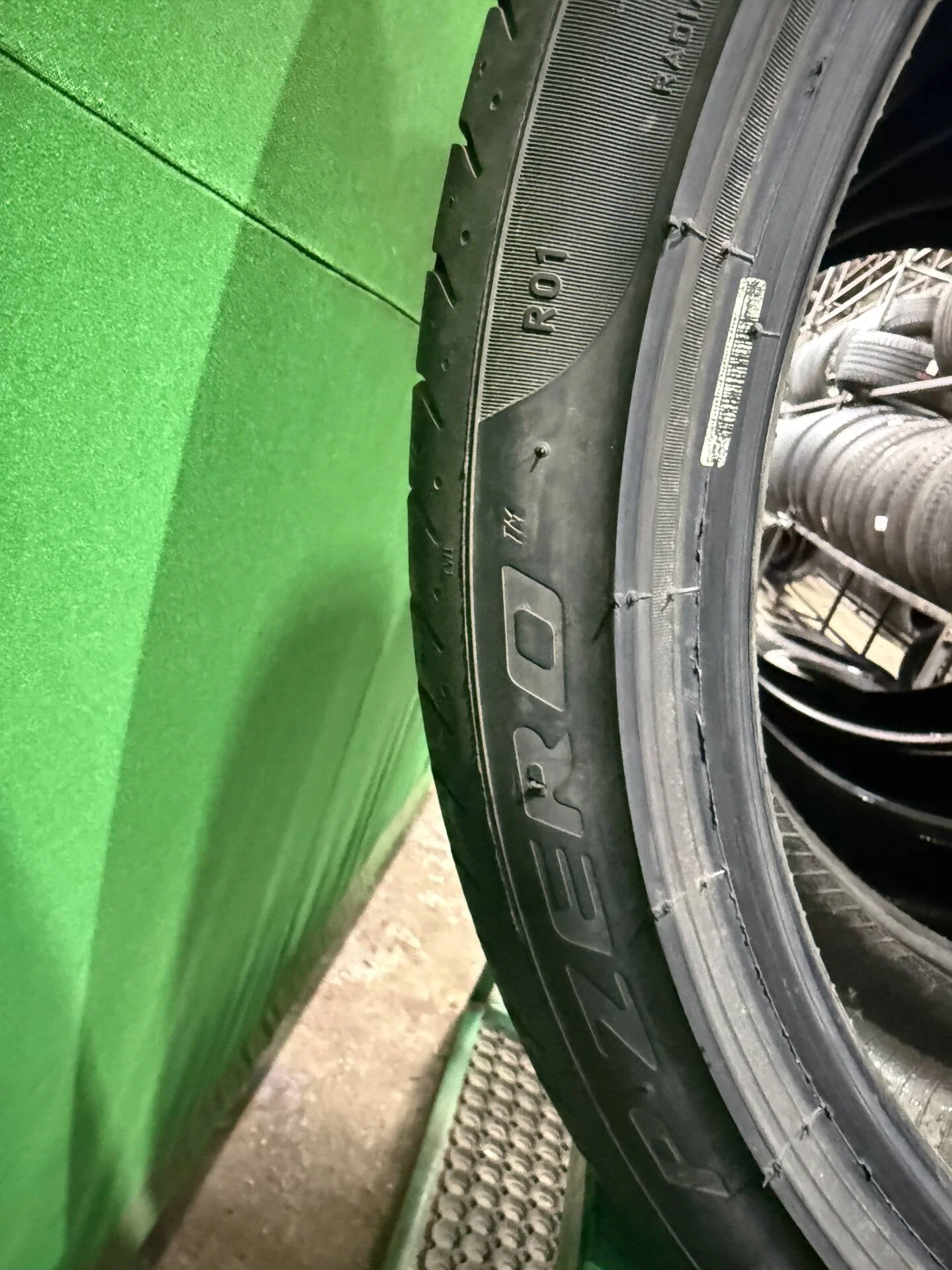 255/40 R21 дюймов Pirelli P Zero летние - миниатюра 3