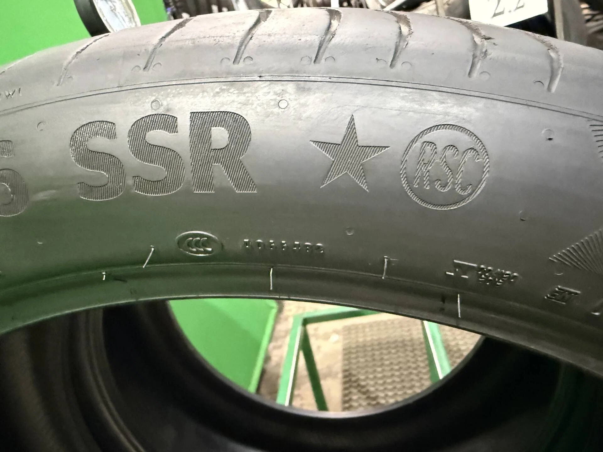 275/40 R22 дюймов Continental PremiumContact 6 SSR летние - миниатюра 3