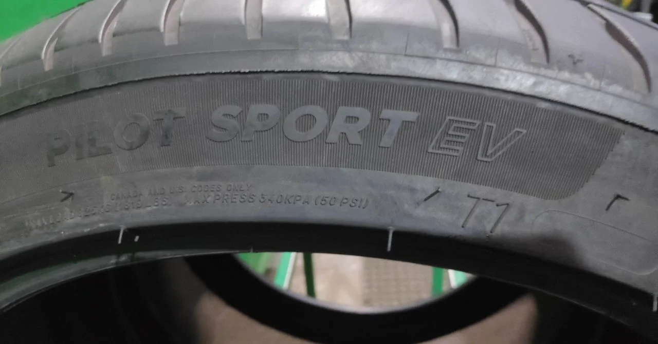 Michelin Pilot Sport EV 255/40 R20 101W - миниатюра 7