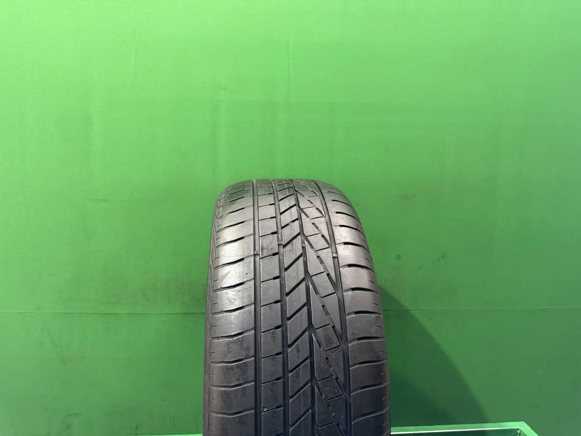 255/45 R20 дюймов Goodyear Excellence летние - изображение 1