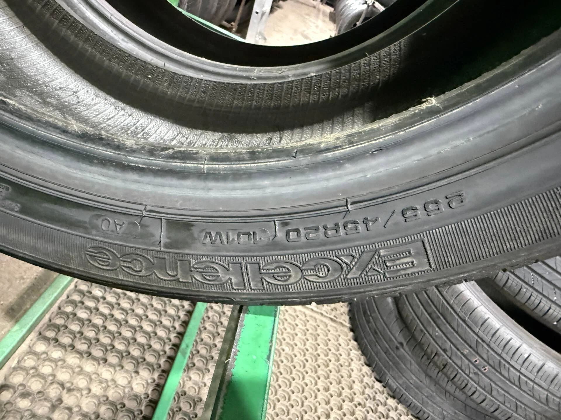 255/45 R20 дюймов Goodyear Excellence летние - миниатюра 2
