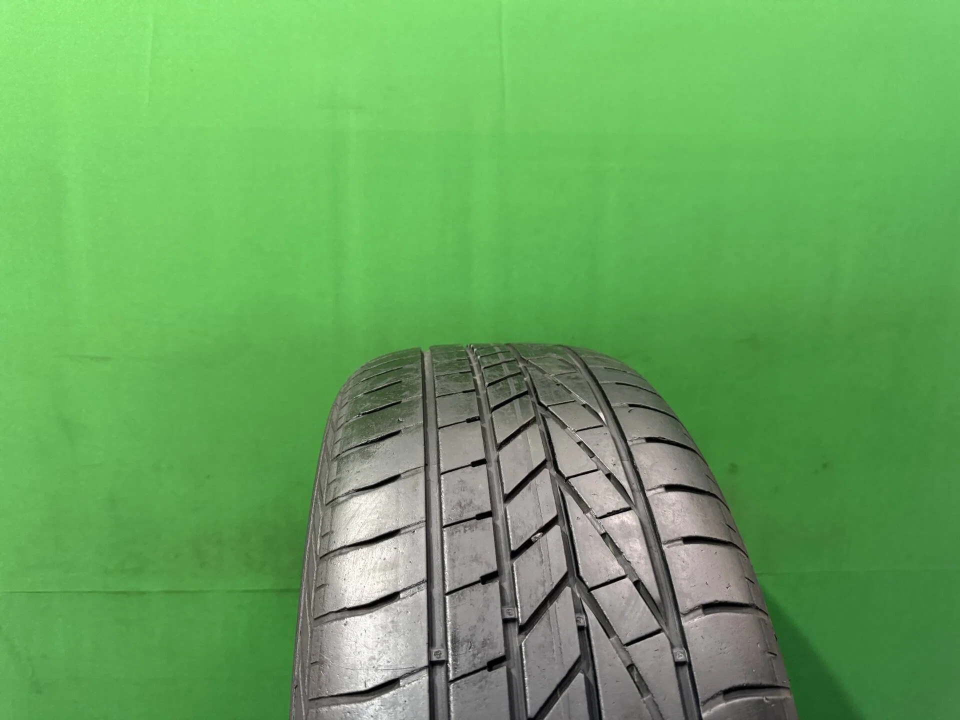 255/45 R20 дюймов Goodyear Excellence летние - миниатюра 4