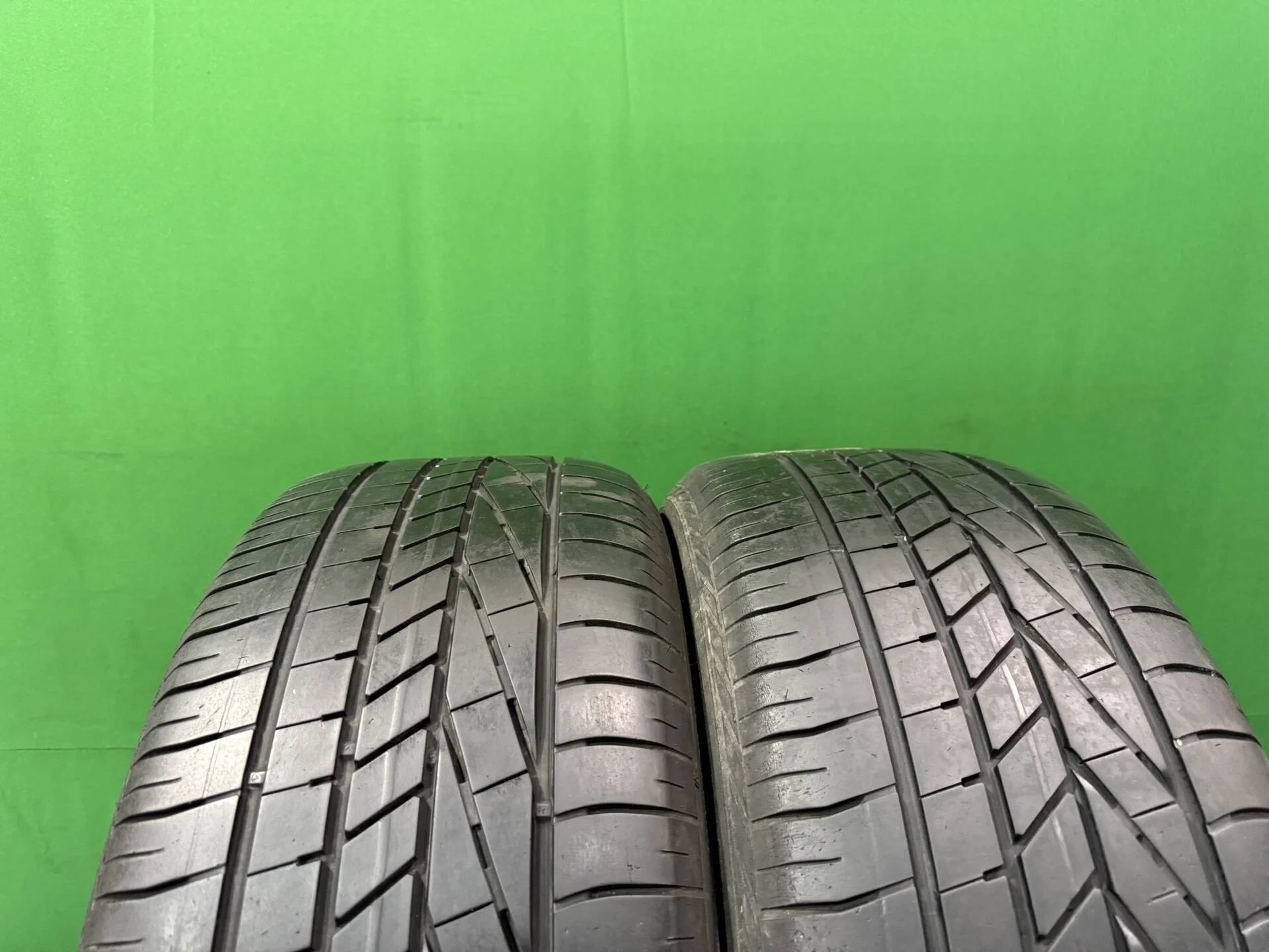 255/45 R20 дюймов Goodyear Excellence летние - миниатюра 4