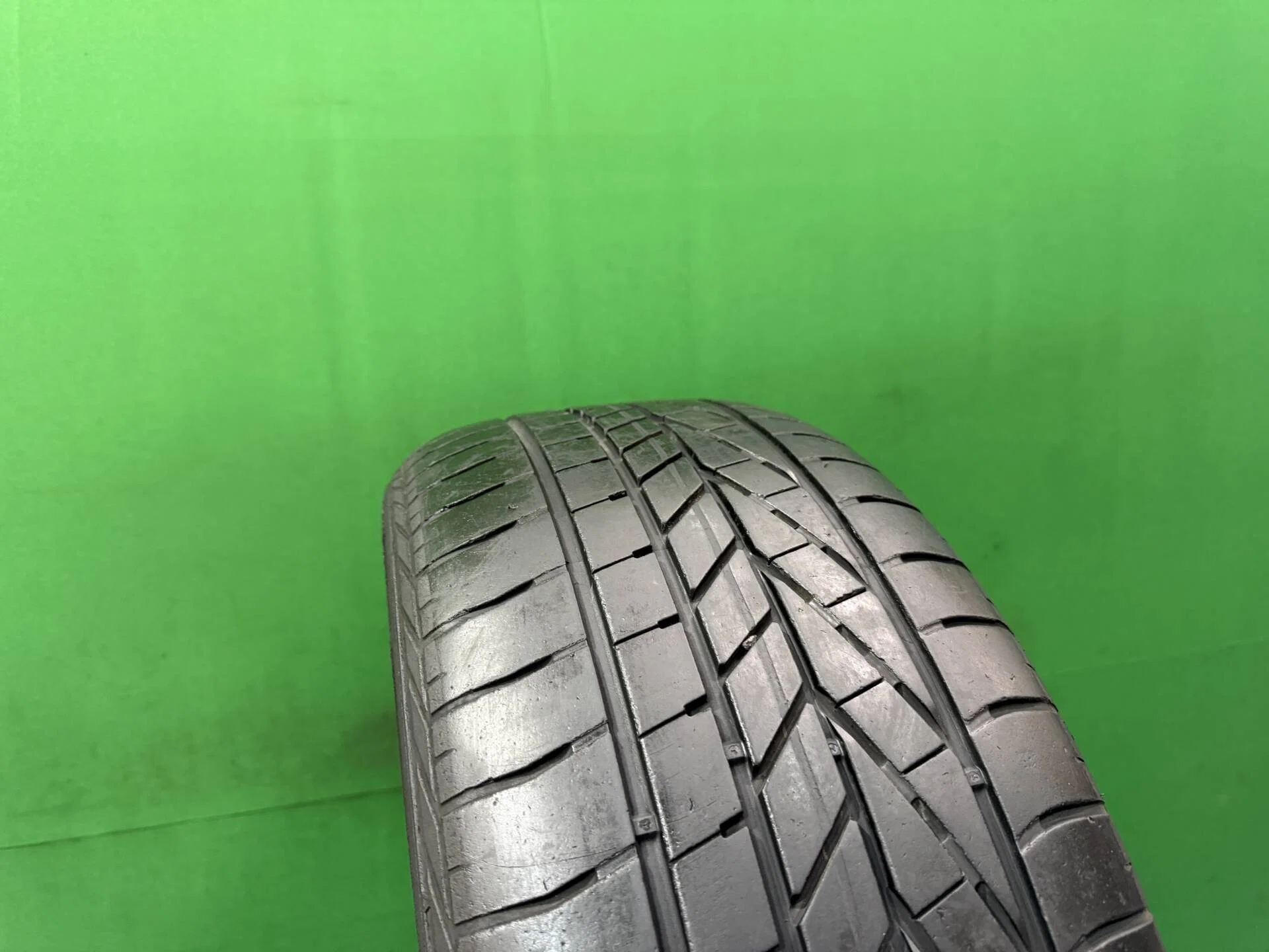 255/45 R20 дюймов Goodyear Excellence летние - миниатюра 5