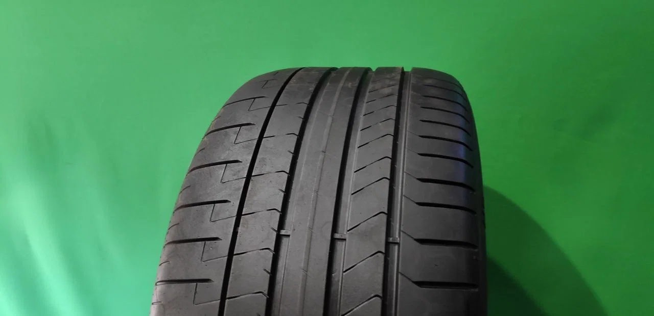 Pirelli P Zero PZ4 285/40 R19 107Y - изображение 1
