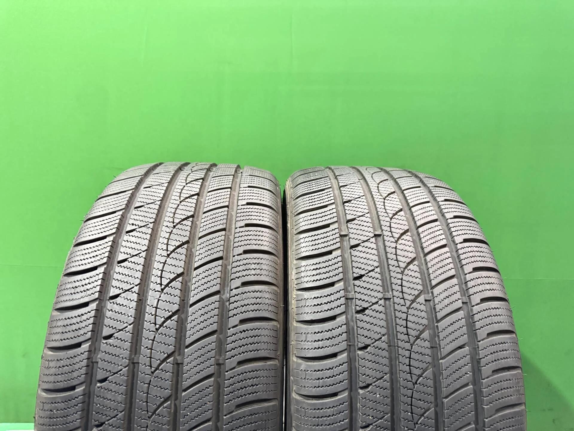 275/40 R20 дюймов Rotalla S220 зимние нешипованные