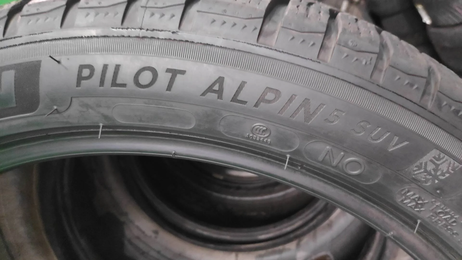 275/40 R21 Michelin Pilot Alpin 5 SUV летние - миниатюра 3