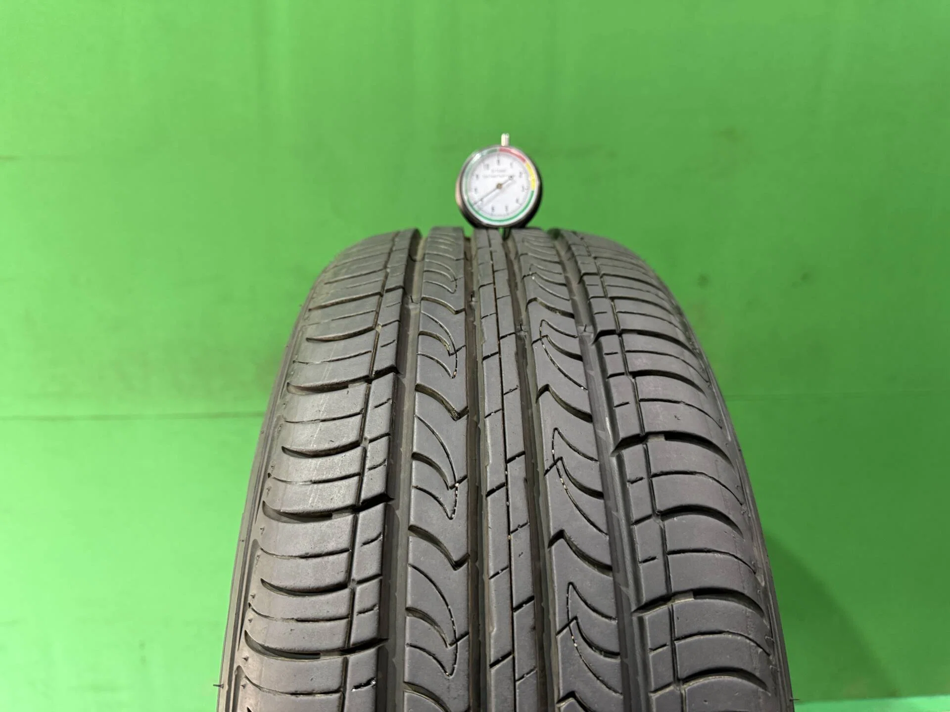 205/60 R15 Roadstone Classe Premiere CP672 летние - изображение 1