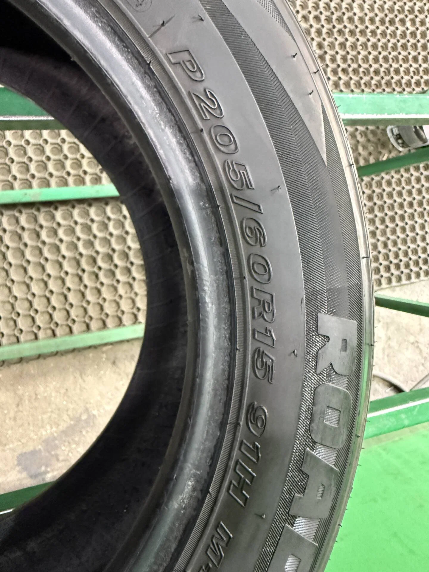 205/60 R15 Roadstone Classe Premiere CP672 летние - миниатюра 2