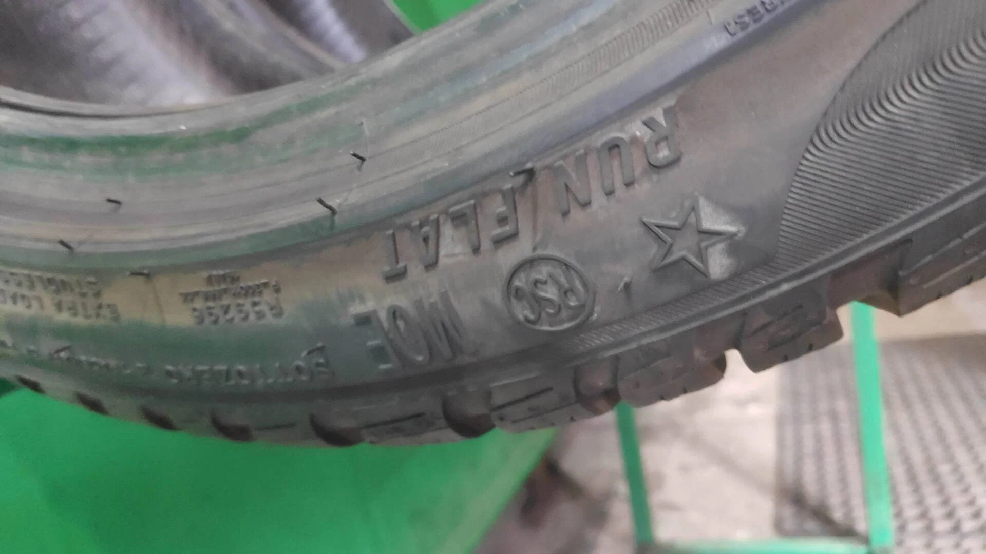 275/35 R19 Pirelli Winter Sottozero 3 зимние нешипованные - миниатюра 3