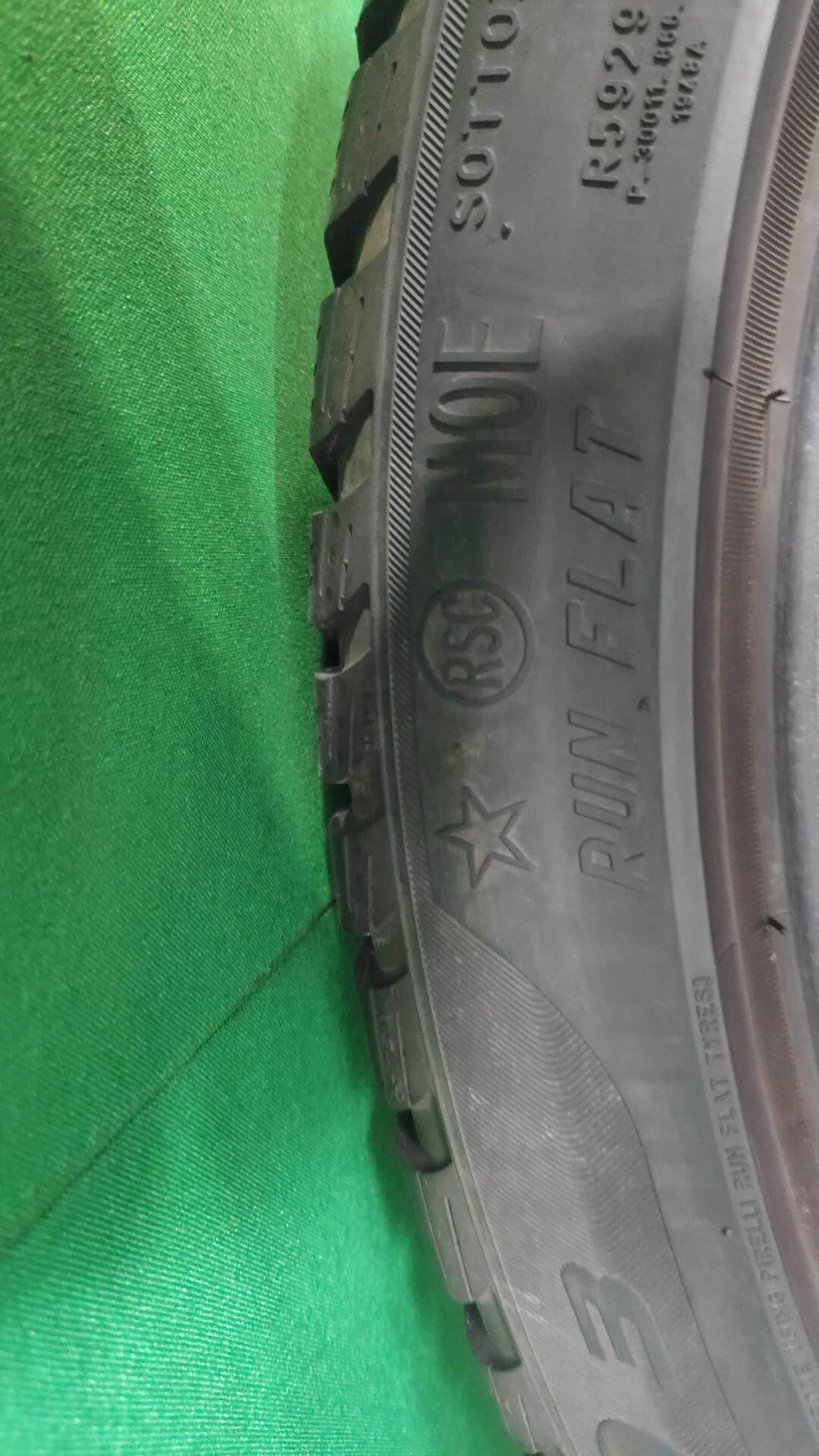 275/35 R19 Pirelli Winter Sottozero 3 зимние нешипованные - миниатюра 4