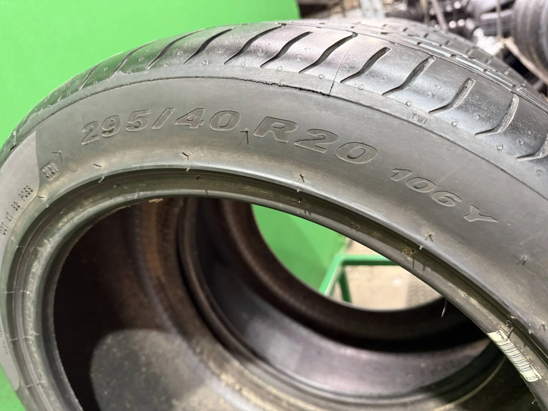 295/40 R20 дюймов Pirelli P Zero летние - миниатюра 3