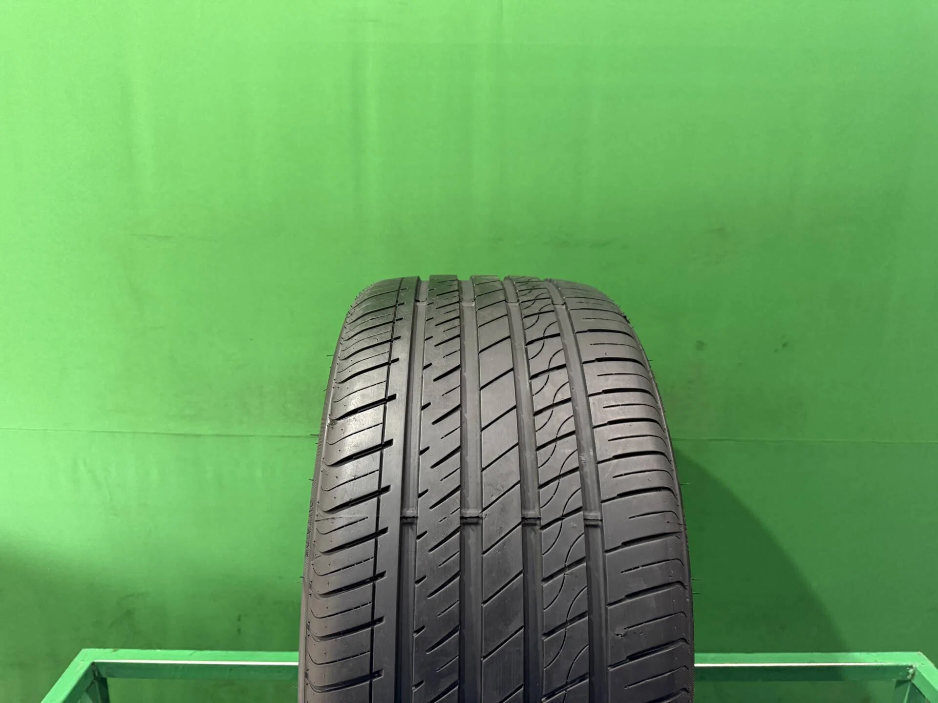 275/35 R19 дюймов Luxxan S4 летние