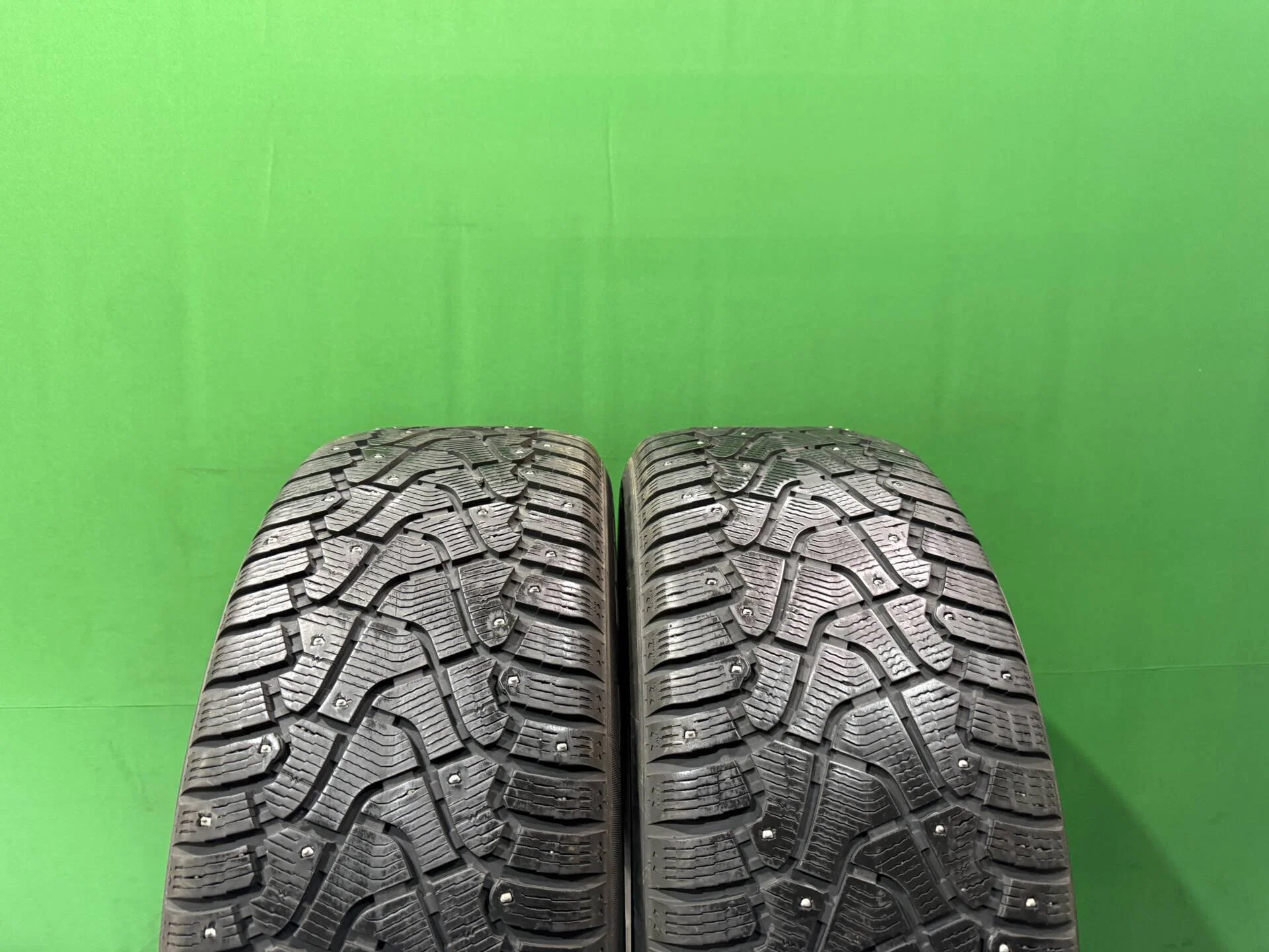 255/55 R19 дюймов Pirelli Ice Zero зимние шипованные - изображение 1