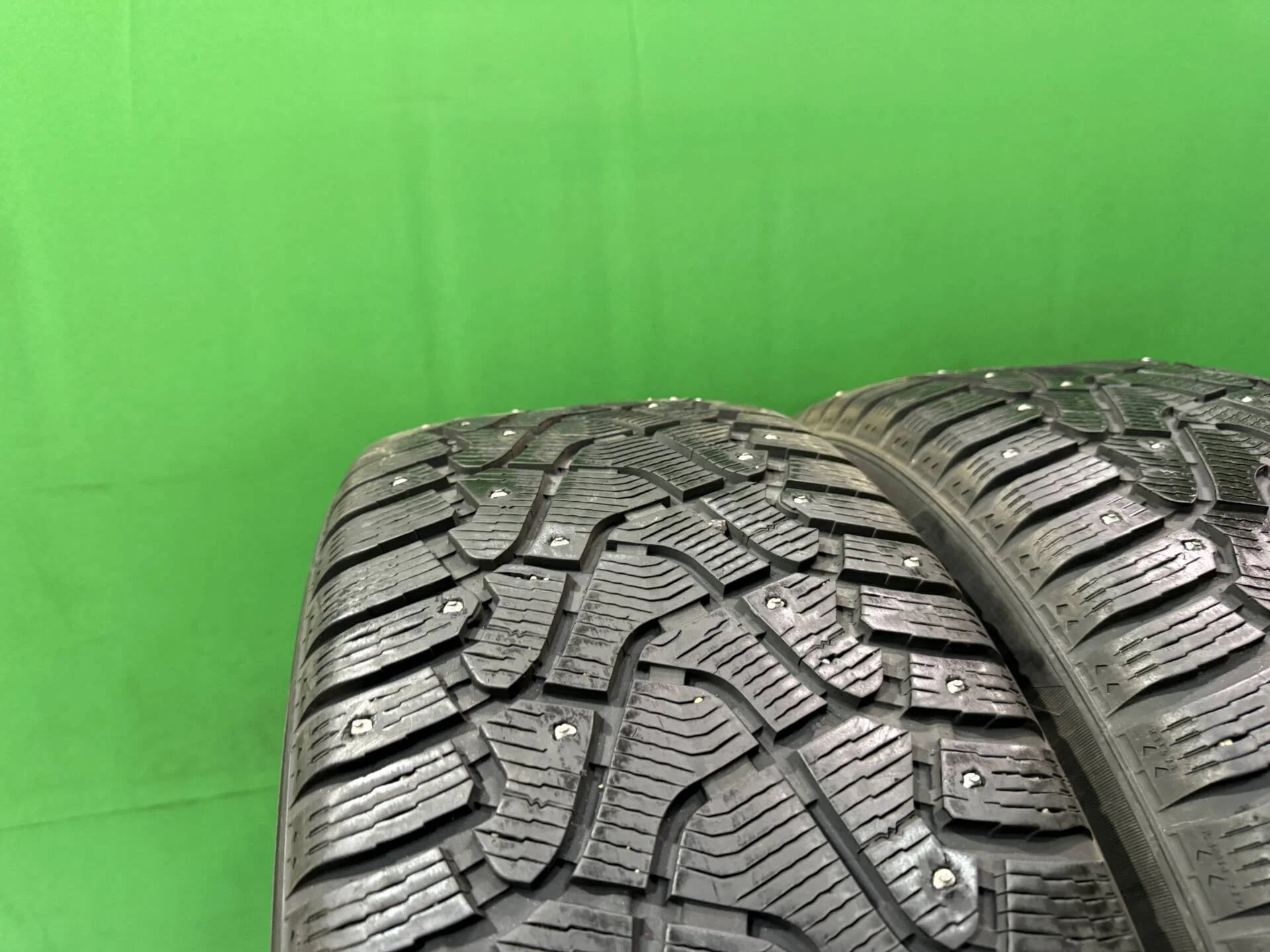 255/55 R19 дюймов Pirelli Ice Zero зимние шипованные - миниатюра 3