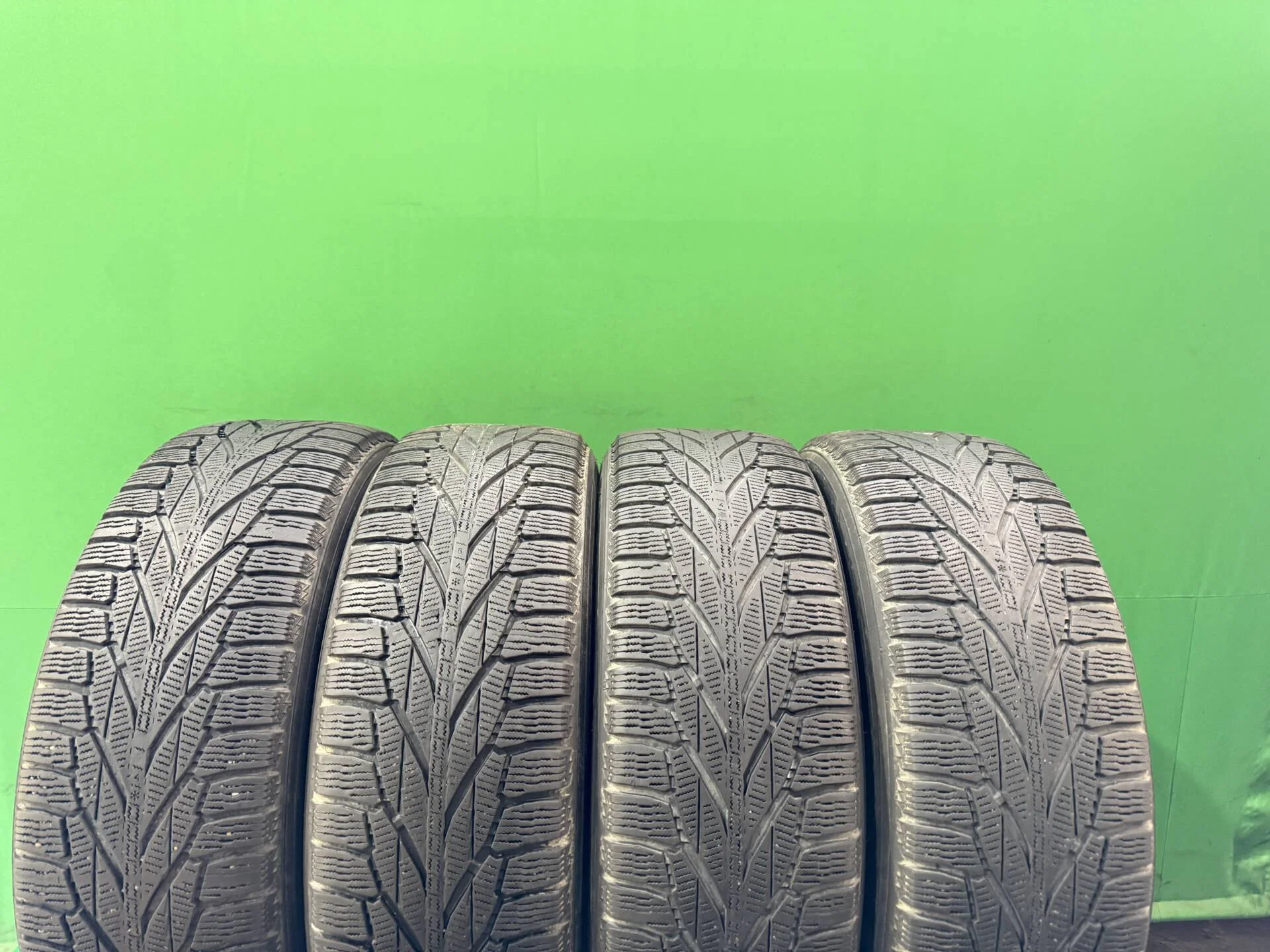 225/65 R17 дюймов Nokian Tyres Hakkapeliitta R2 SUV зимние нешипованные