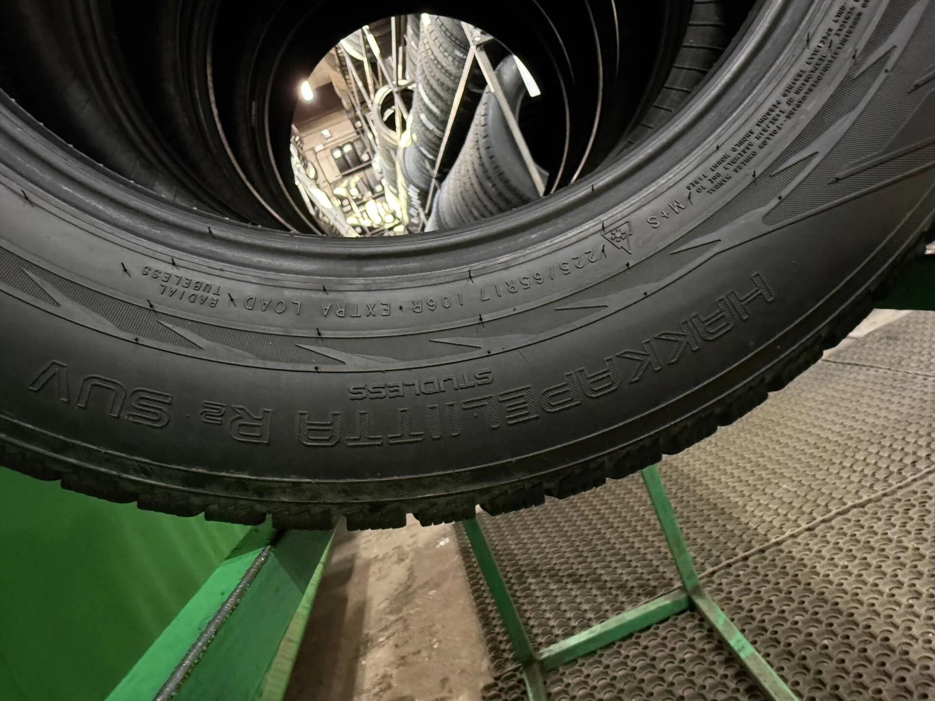 225/65 R17 дюймов Nokian Tyres Hakkapeliitta R2 SUV зимние нешипованные - миниатюра 4
