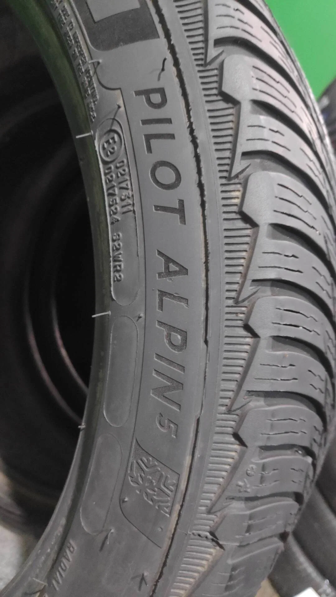235/45 R18 Michelin Pilot Alpin 5 зимние нешипованные - миниатюра 3