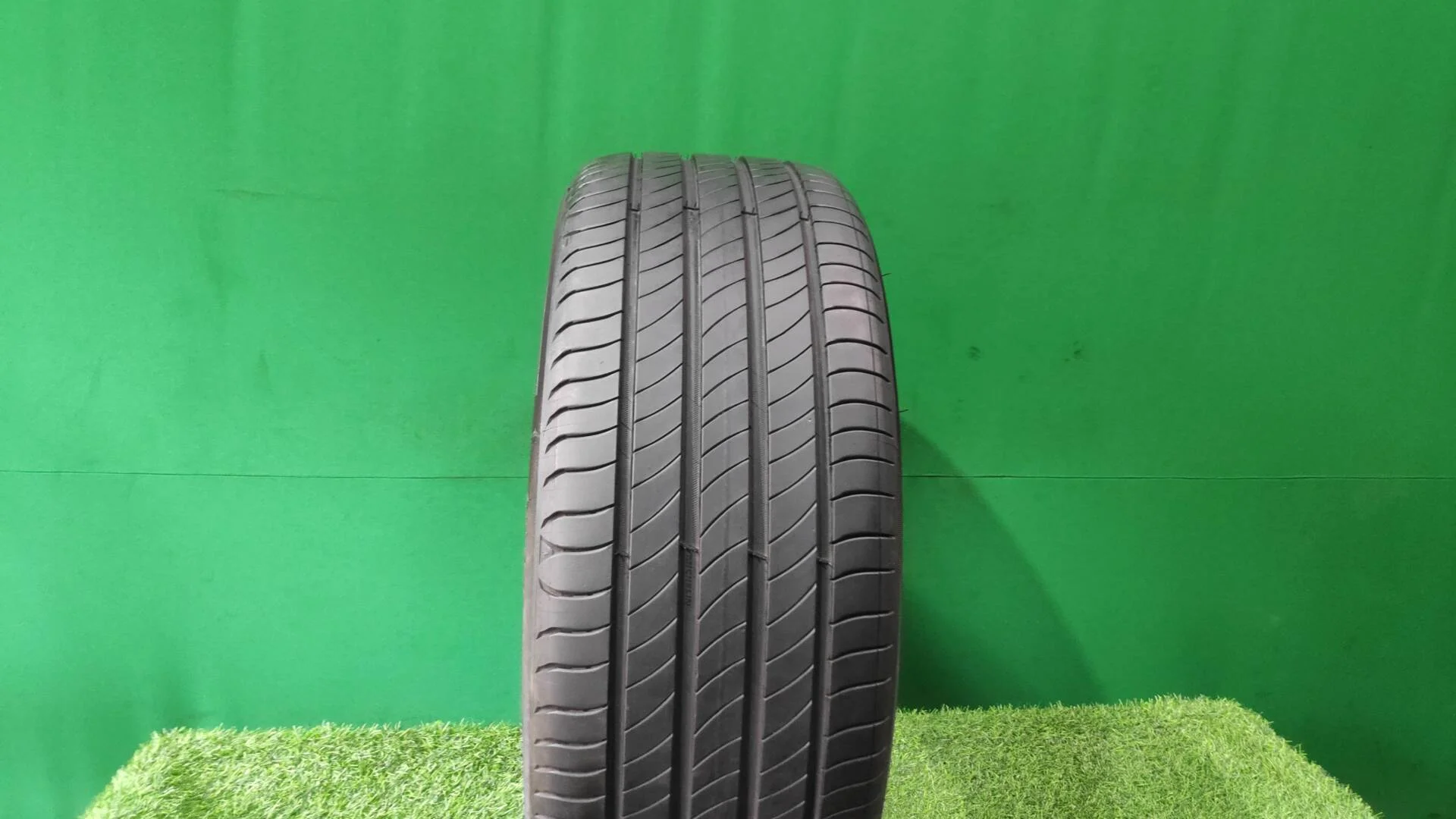 235/50 R19 дюймов Michelin Primacy 4 летние - изображение 1
