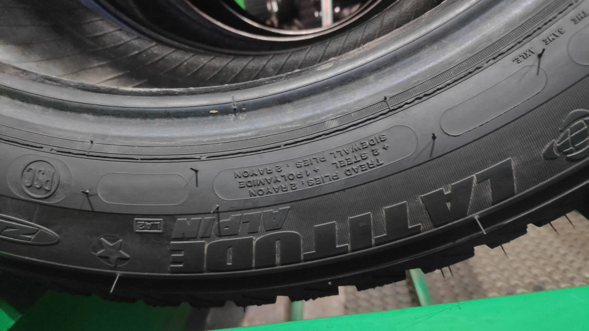 255/50 R19 Michelin Latitude Alpin LA2 зимние нешипованные - миниатюра 4