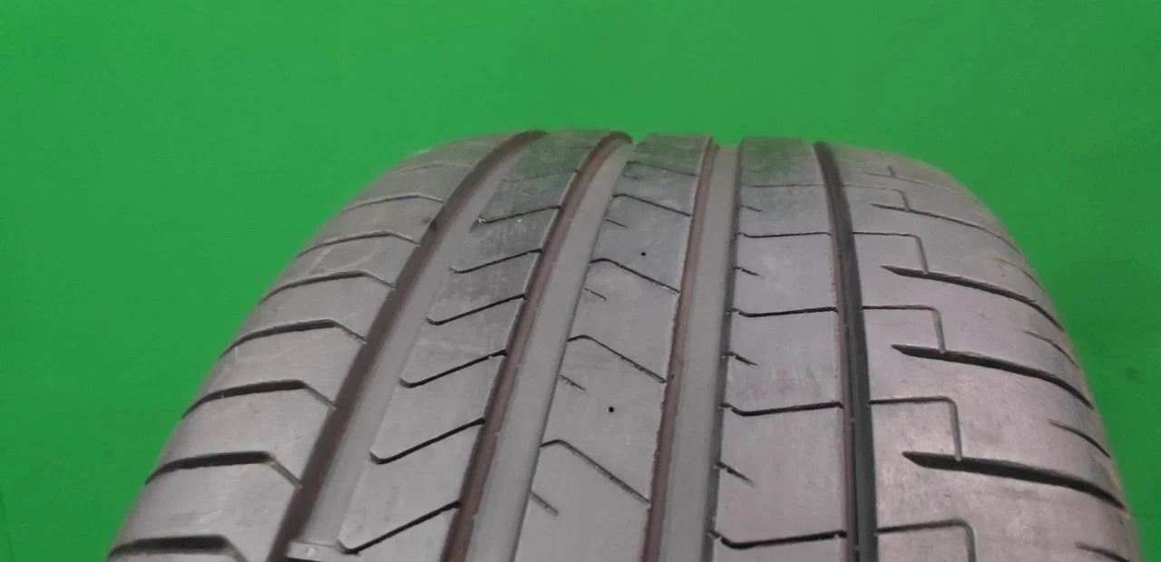 Pirelli P Zero PZ4 275/40 R22 106Y - изображение 1